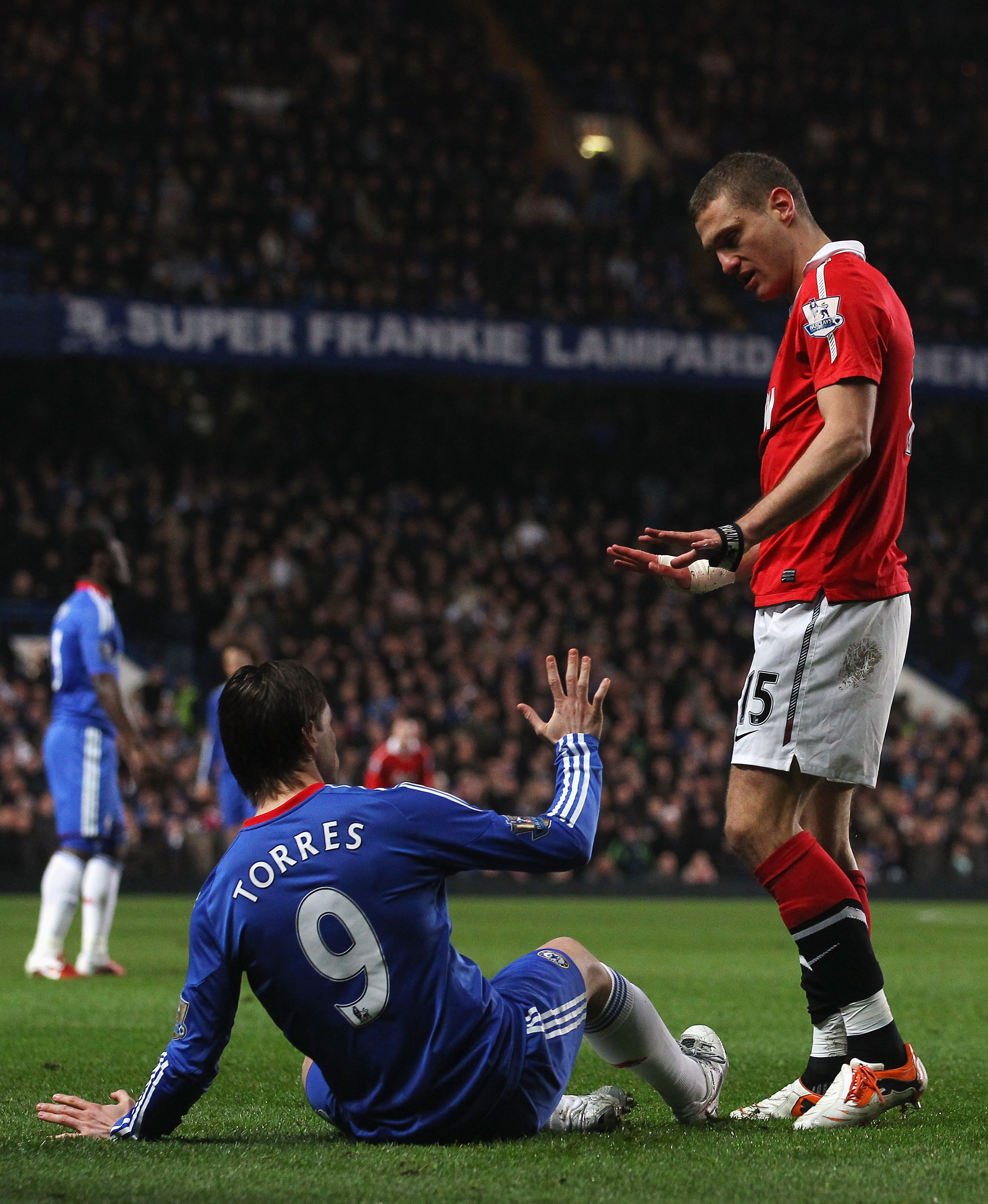 LONDON, ENGLAND - MARCH 01:  Nemanja Vidic of Manchester United exchanges words with Fernando Torres of Chelsea during the Barclays Premier League match between Chelsea and Manchester United at Stamford Bridge on March 1, 2011 in London, England.  (Photo