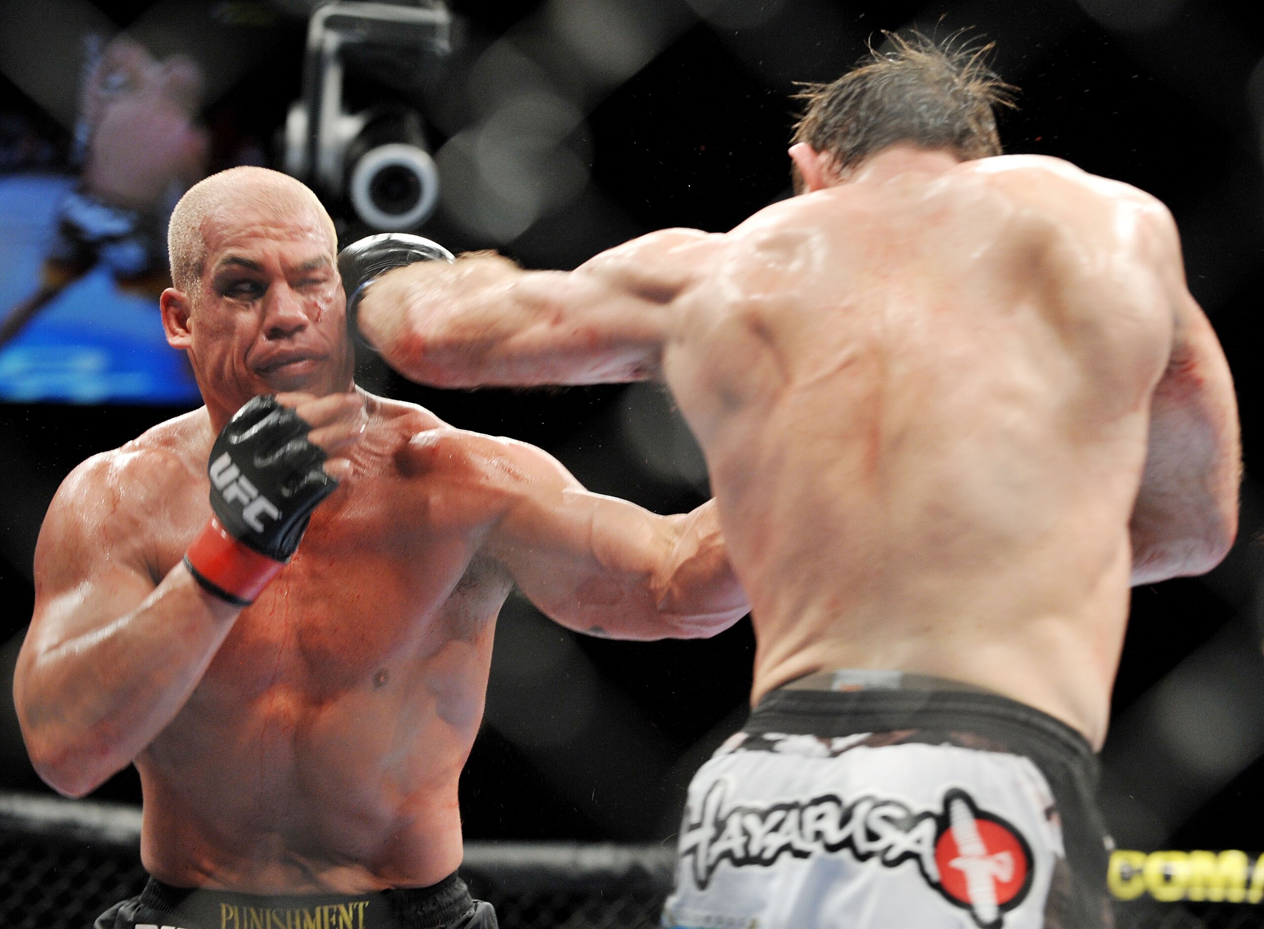 LAS VEGAS - NOVEMBER 21: Tito Ortiz (L) battles Forrest Griffin (R) during their Light Heavyweight Fight at the UFC 106 at Mandalay Bay Events Center on November 21, 2009 in Las Vegas, Nevada. (Photo by Jon Kopaloff/Getty Images)