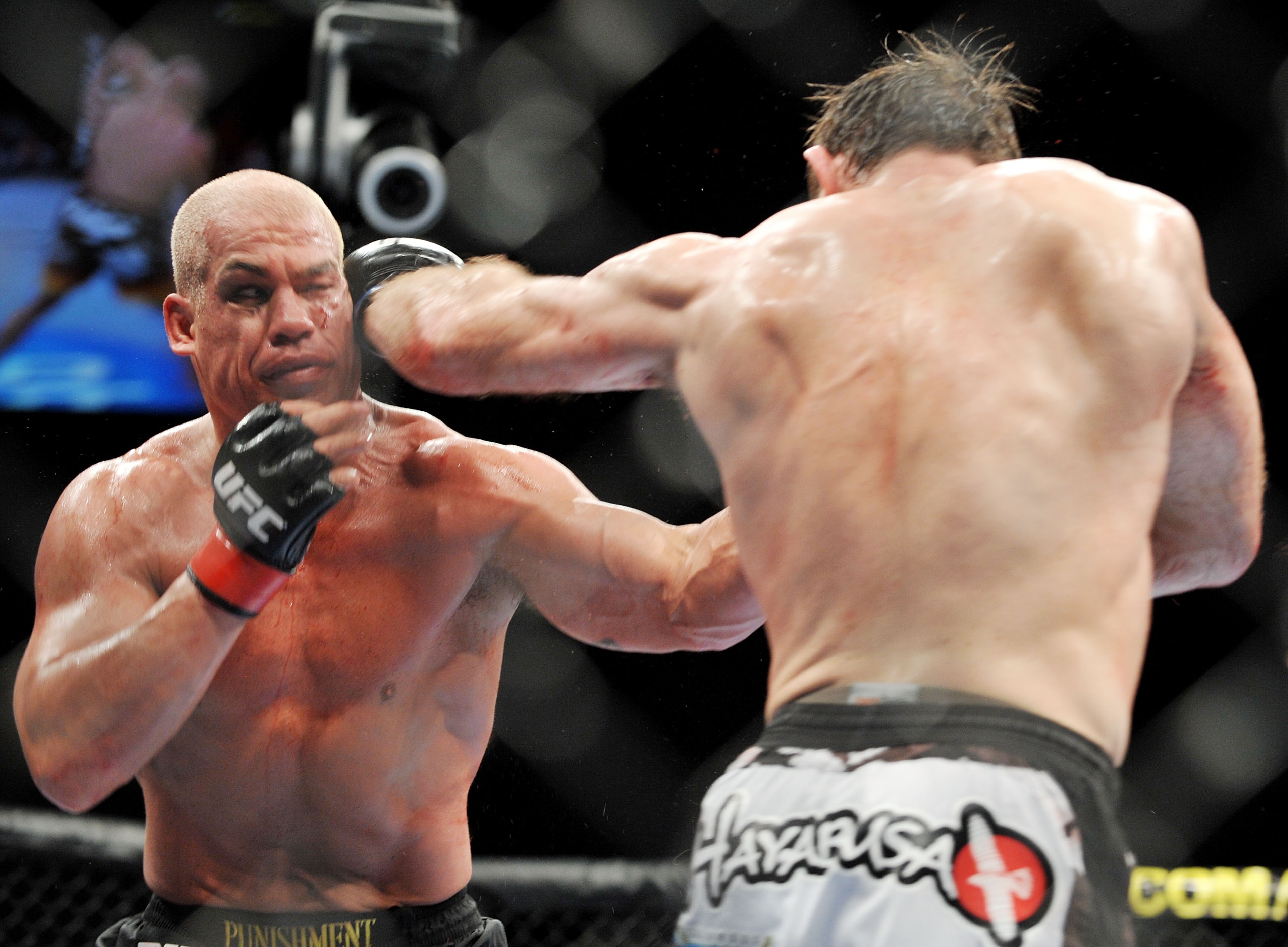 LAS VEGAS - NOVEMBER 21: Tito Ortiz (L) battles Forrest Griffin (R) during their Light Heavyweight Fight at the UFC 106 at Mandalay Bay Events Center on November 21, 2009 in Las Vegas, Nevada. (Photo by Jon Kopaloff/Getty Images)