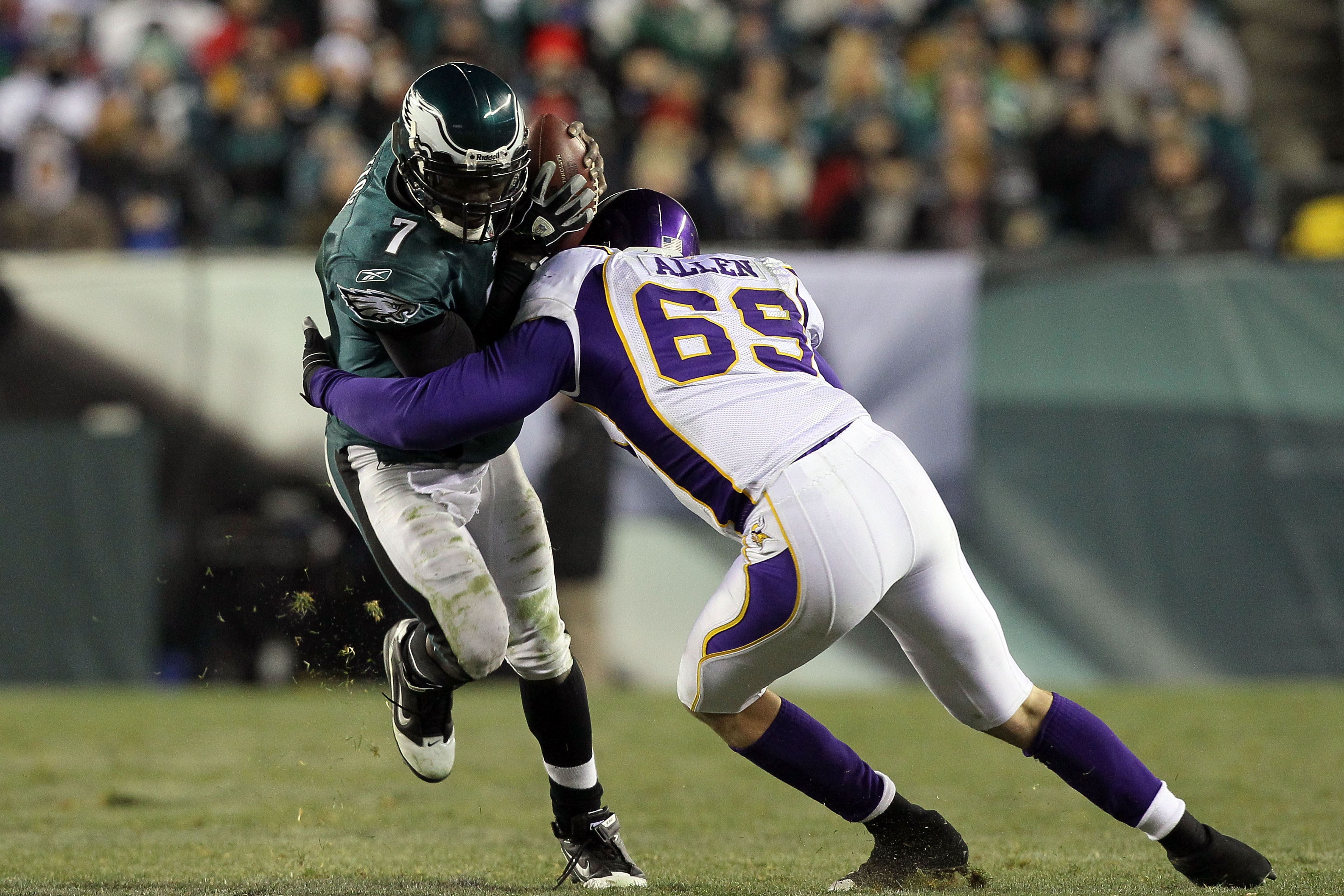 PHILADELPHIA, PA - DECEMBER 28: Michael Vick #7 of the Philadelphia Eagles gets sacked by Jared Allen #69 of the Minnesota Vikings in the 4th quarter at Lincoln Financial Field on December 28, 2010 in Philadelphia, Pennsylvania. (Photo by Jim McIsaac/Gett