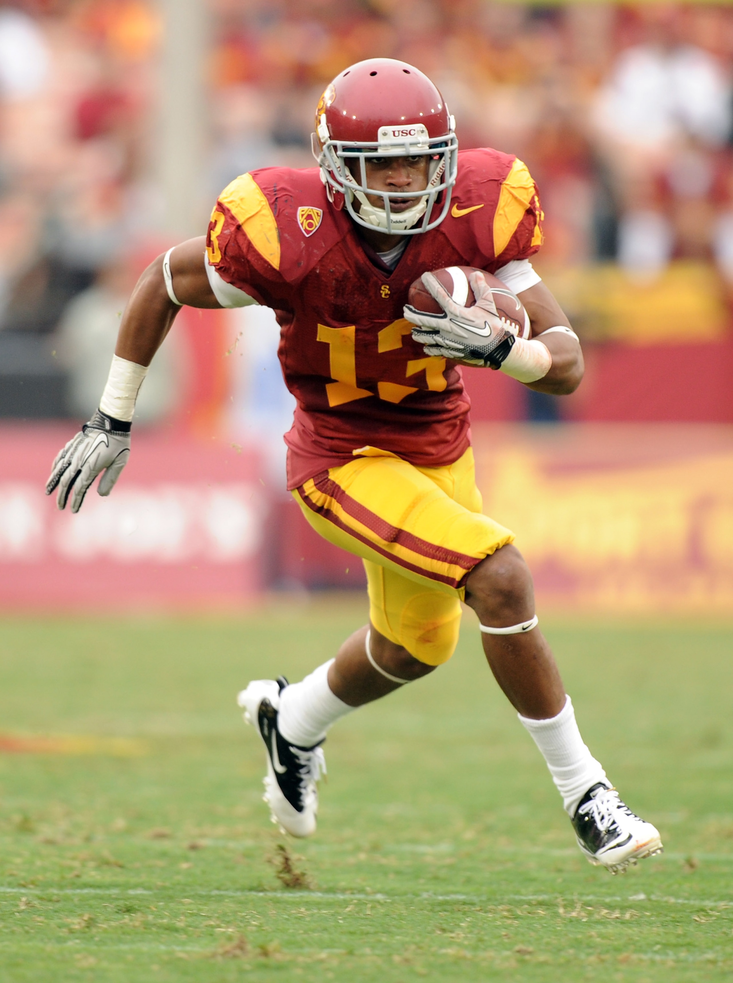 LOS ANGELES, CA - OCTOBER 16:  Robert Woods #13 of the USC Trojans carries the ball during the game against the California Golden Bears at Los Angeles Memorial Coliseum on October 16, 2010 in Los Angeles, California.  (Photo by Harry How/Getty Images)