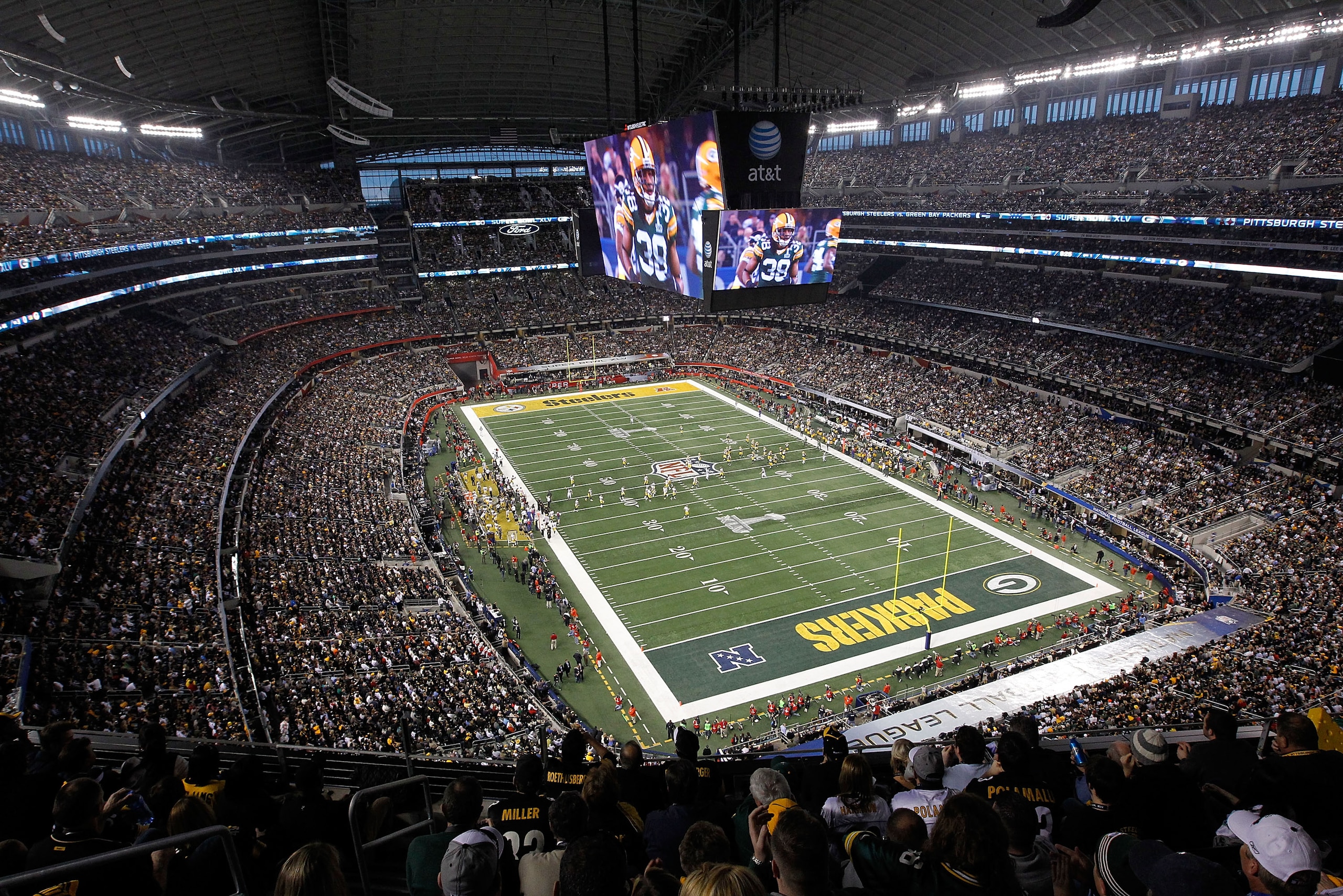 ARLINGTON, TX - FEBRUARY 06:  A band performs prior to Super Bowl XLV at Cowboys Stadium on February 6, 2011 in Arlington, Texas.  (Photo by Tom Pennington/Getty Images)