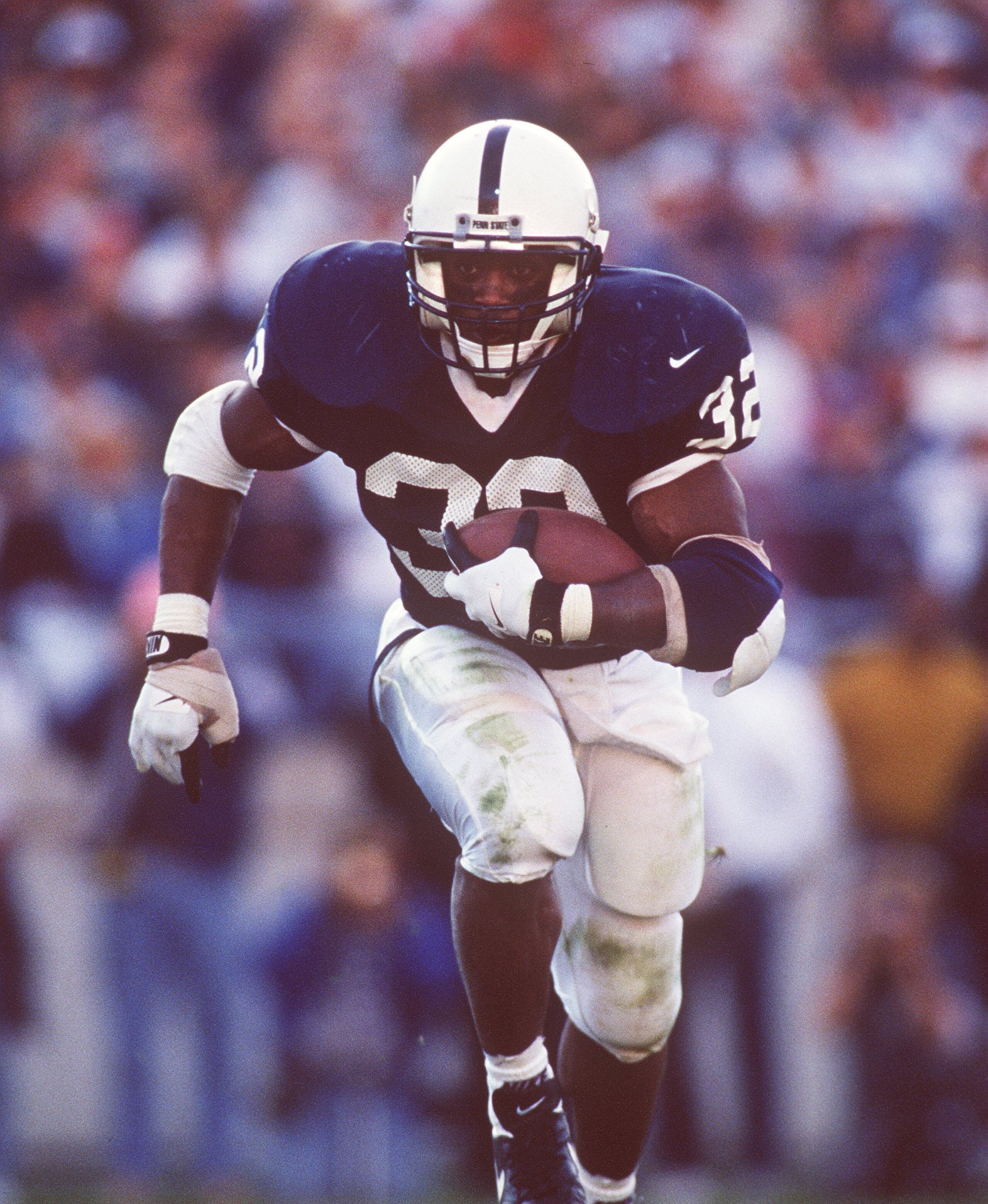 29 Oct 1994: PENN STATE RUNNING BACK KI-JANA CARTER CARRIES THE FOOTBALL DURING THE NITTANY LIONS 63-14 VICTORY OVER THE OHIO STATE BUCKEYES AT BEAVER STADIUM IN UNIVERSITY PARK, PENNSYLVANIA.