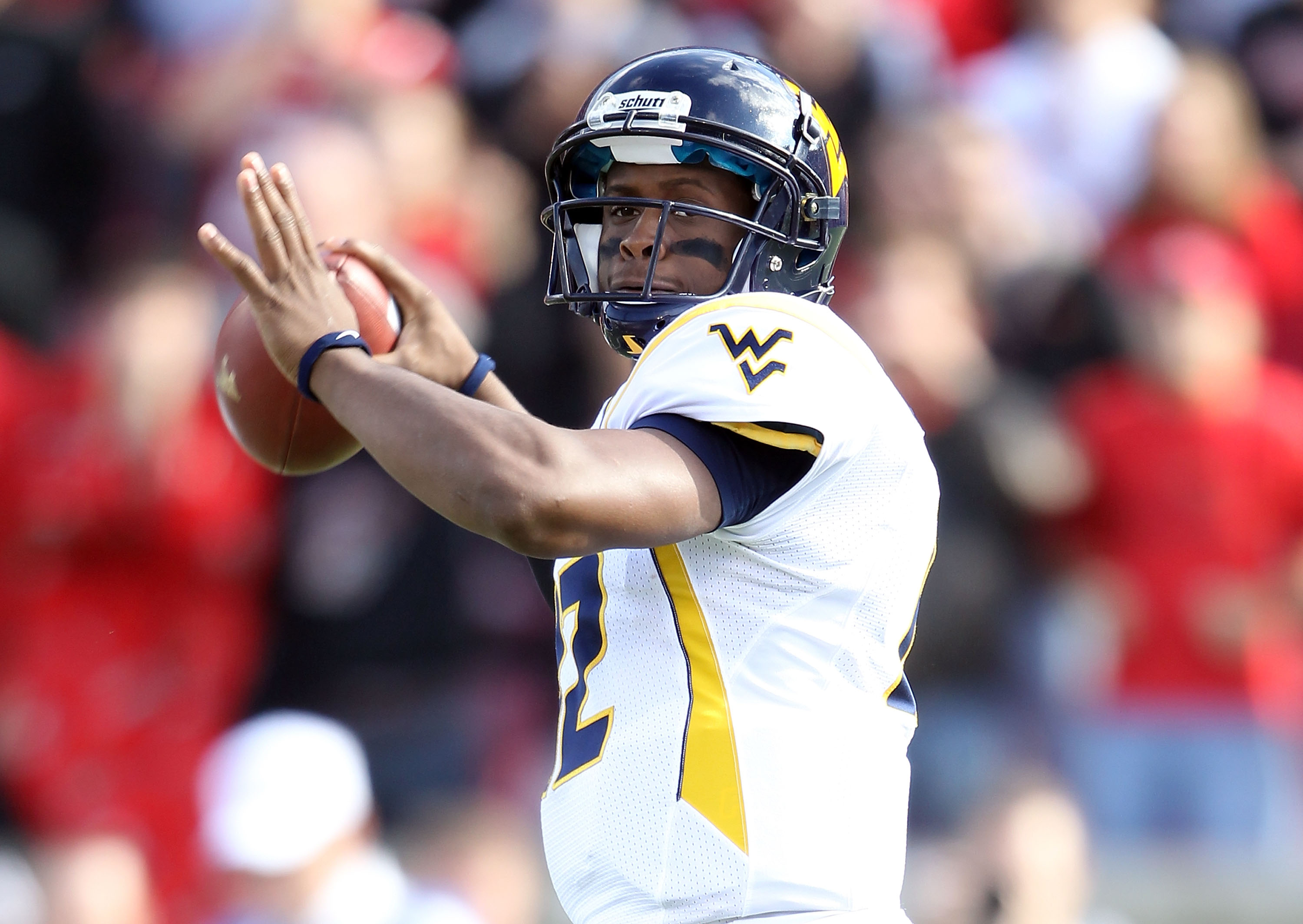 LOUISVILLE, KY - NOVEMBER 20:  Geno Smith#12 of the West Virginia Mountaineers throws a pass during the Big East Conference game against the Louisville Cardinals at Papa John's Cardinal Stadium on November 20, 2010 in Louisville, Kentucky.  (Photo by Andy