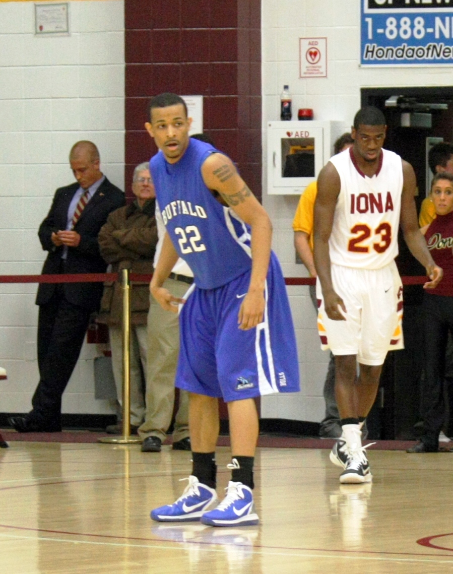 Evan Roquemore of the Santa Clara Broncos brings the ball up the