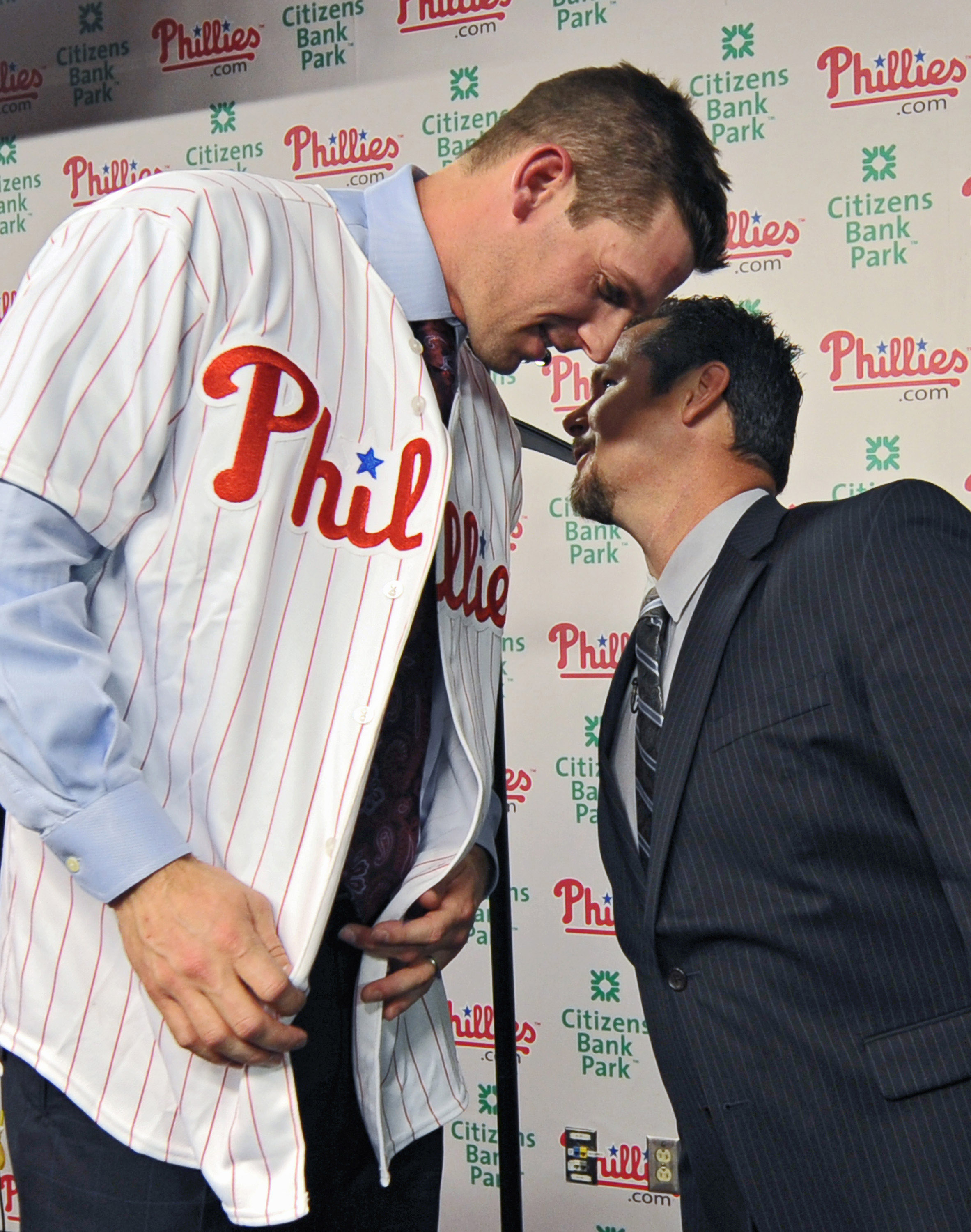 PHILADELPHIA - DECEMBER 15: Pitcher Cliff Lee #33 of the Philadelphia Phillies talks with former pitcher Mitch Williams after being introduced to the media during a press conference at Citizens Bank Park on December 15, 2010 in Philadelphia, Pennsylvania.