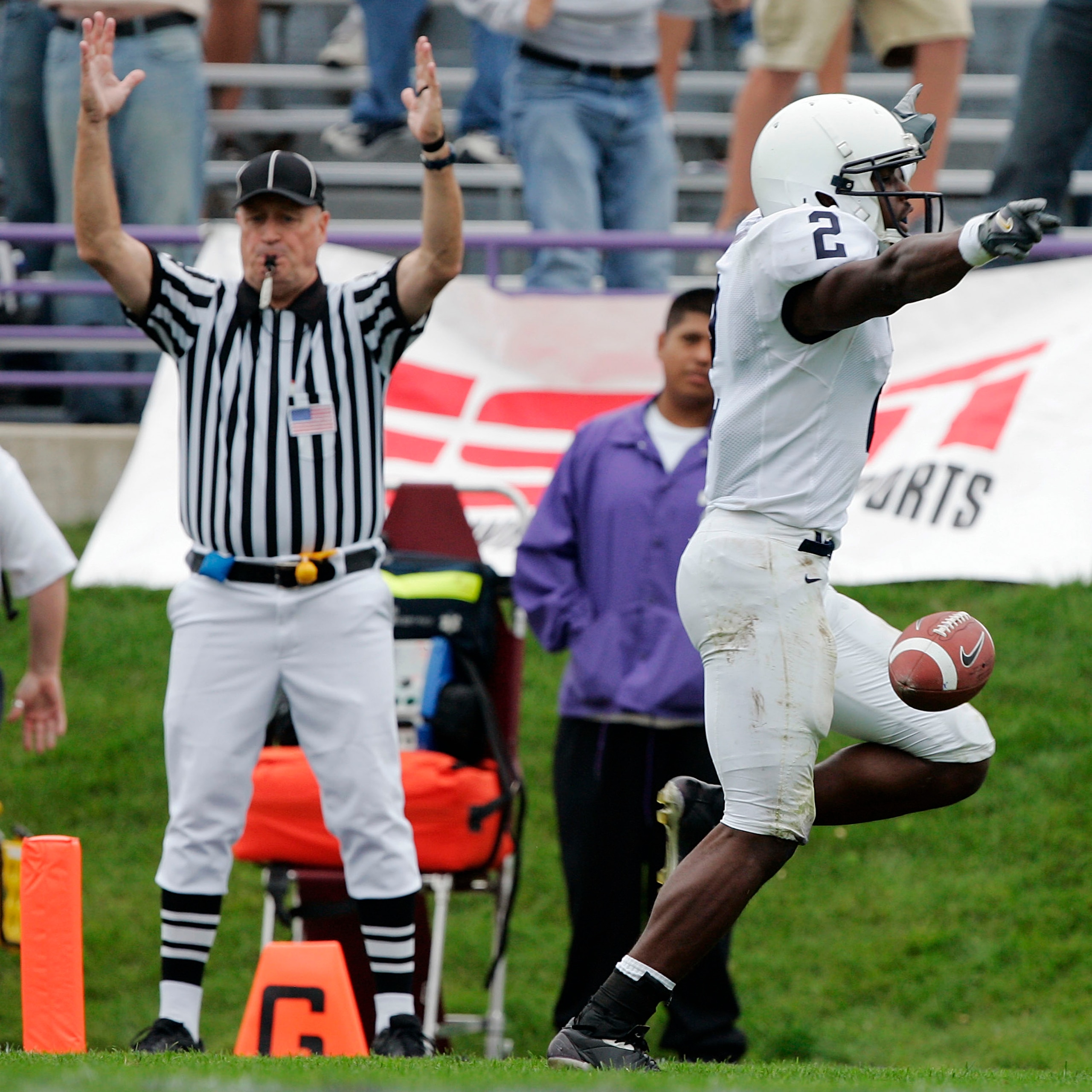 EVANSTON, IL - SEPTEMBER 24:  Wide receiver Derrick Williams #2 of the Penn State Nittany Lions breaks free of the Northwestern Wildcats for a 36-yard touchdown with 51 seconds left in the fourth quarter on September 24, 2005 at Ryan Field in Evanston, Il