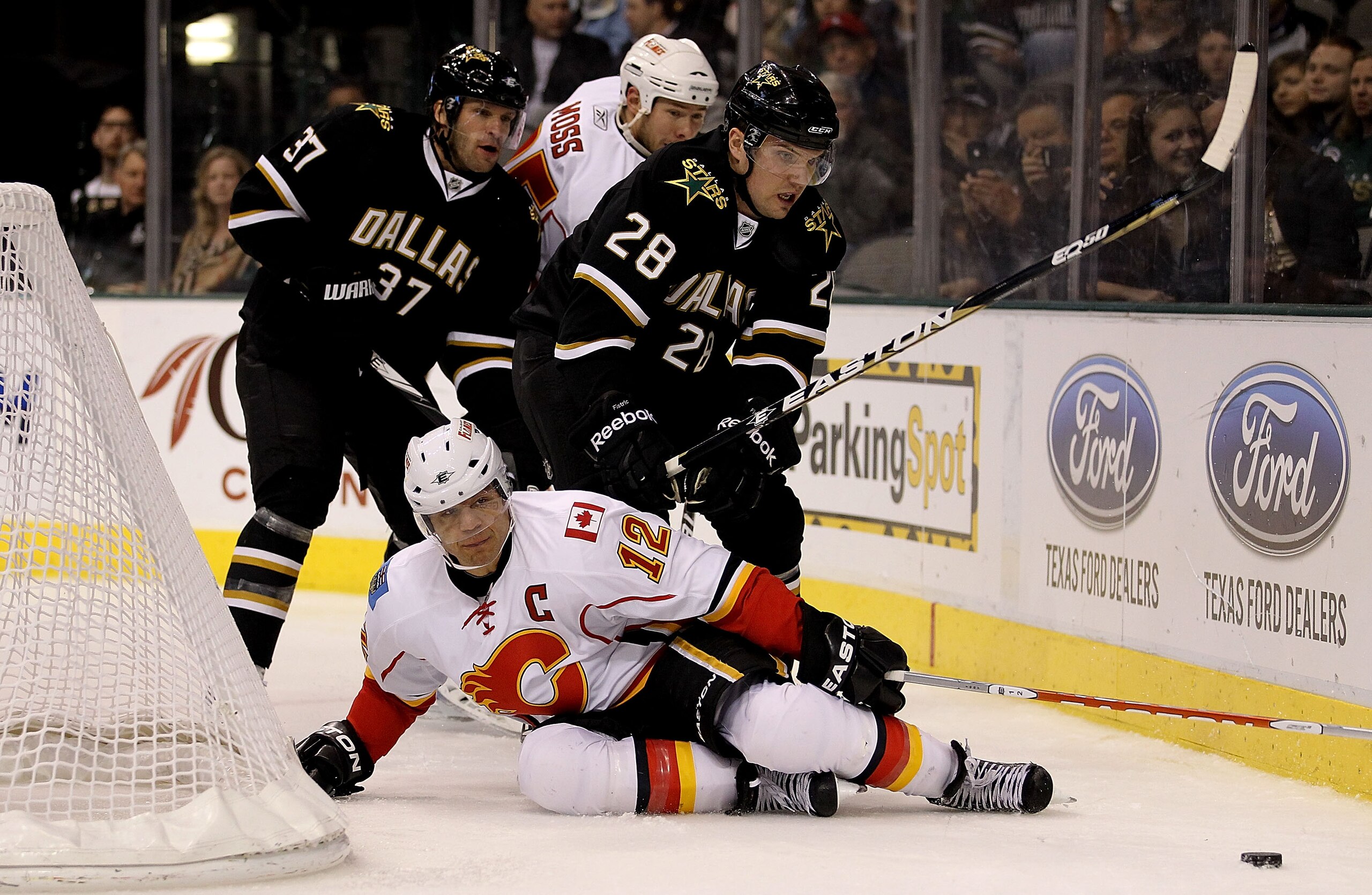DALLAS, TX - MARCH 09:  Defenseman Mark Fistric #28 of the Dallas Stars skates the puck past Jarome Iginla #12 of the Calgary Flames at American Airlines Center on March 9, 2011 in Dallas, Texas.  (Photo by Ronald Martinez/Getty Images)