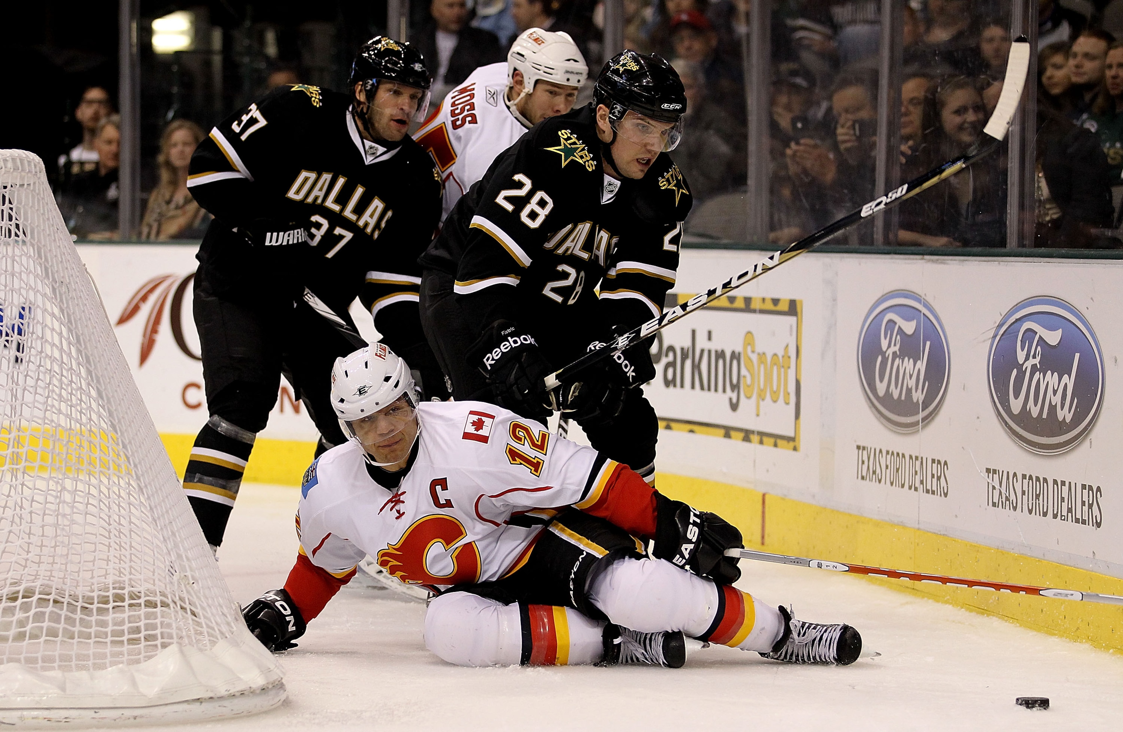 DALLAS, TX - MARCH 09: Defenseman Mark Fistric #28 of the Dallas Stars skates the puck past Jarome Iginla #12 of the Calgary Flames at American Airlines Center on March 9, 2011 in Dallas, Texas. (Photo by Ronald Martinez/Getty Images) DALLAS, TX - MARCH 09: Defenseman Mark Fistric #28 of the Dallas Stars skates the puck past Jarome Iginla #12 of the Calgary Flames at American Airlines Center on March 9, 2011 in Dallas, Texas. (Photo by Ronald Martinez/Getty Images)