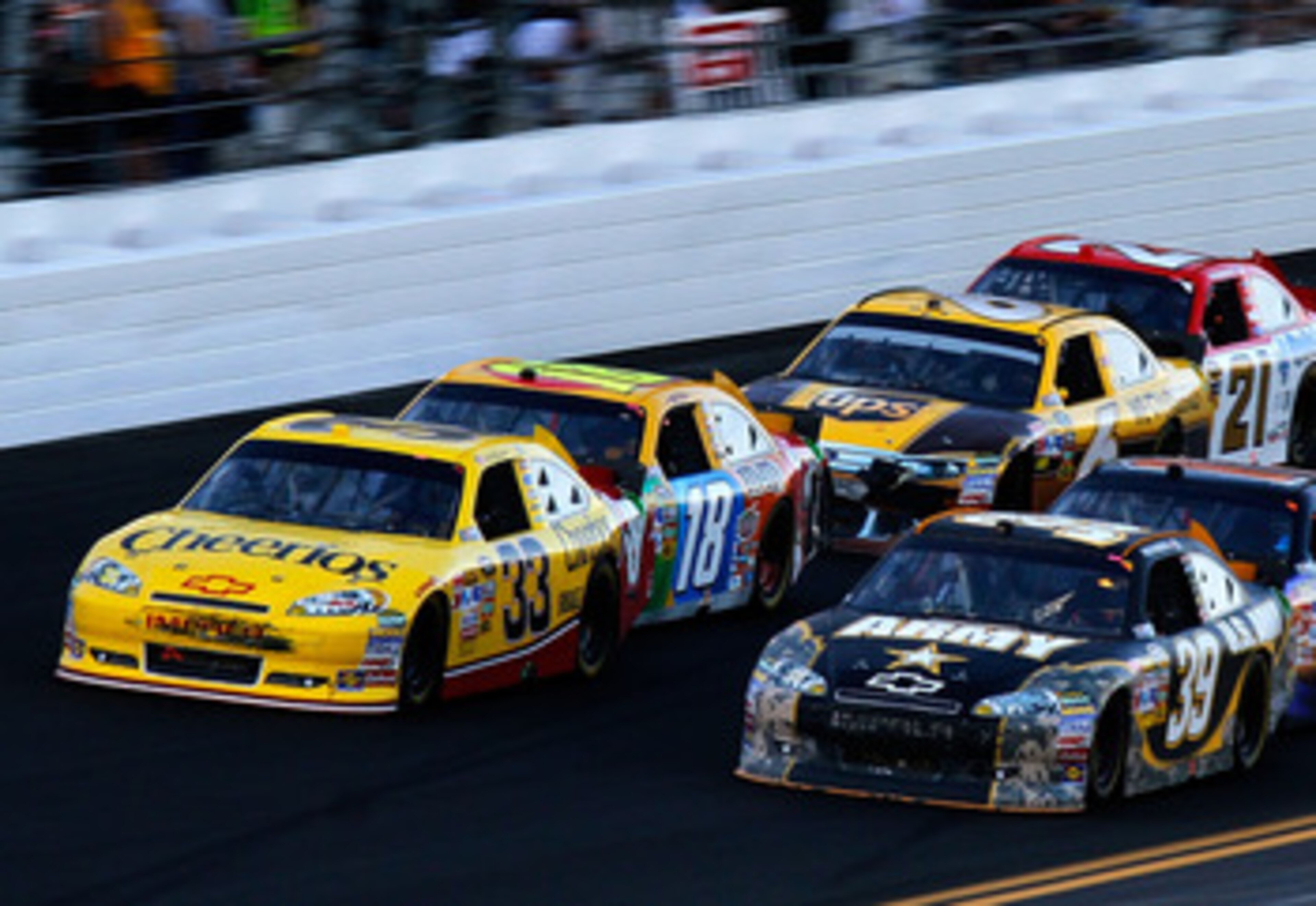 DAYTONA BEACH, FL - FEBRUARY 20:  Clint Bowyer, driver of the #33 Cheerios Chevrolet,  and Ryan Newman, driver of the #39 U.S. Army Chevrolet, lead a group of cars during the NASCAR Sprint Cup Series Daytona 500 at Daytona International Speedway on Februa