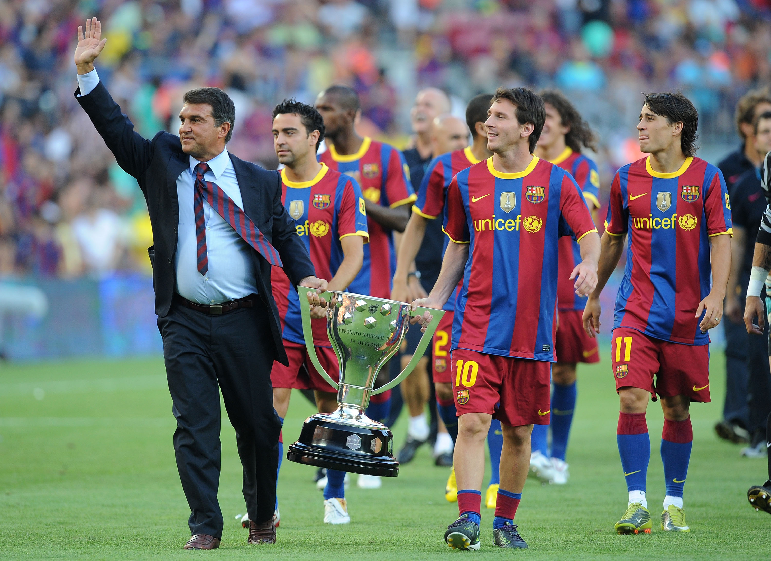 BARCELONA, SPAIN - AUGUST 25:  Former Barcelona president Joan Laparta holds the 2009-2010 La Liga trophy with Leo Messi during a lap of honour before the Joan Gamper Trophy match between Barcelona and AC Milan at Camp Nou stadium on August 25, 2010 in Ba