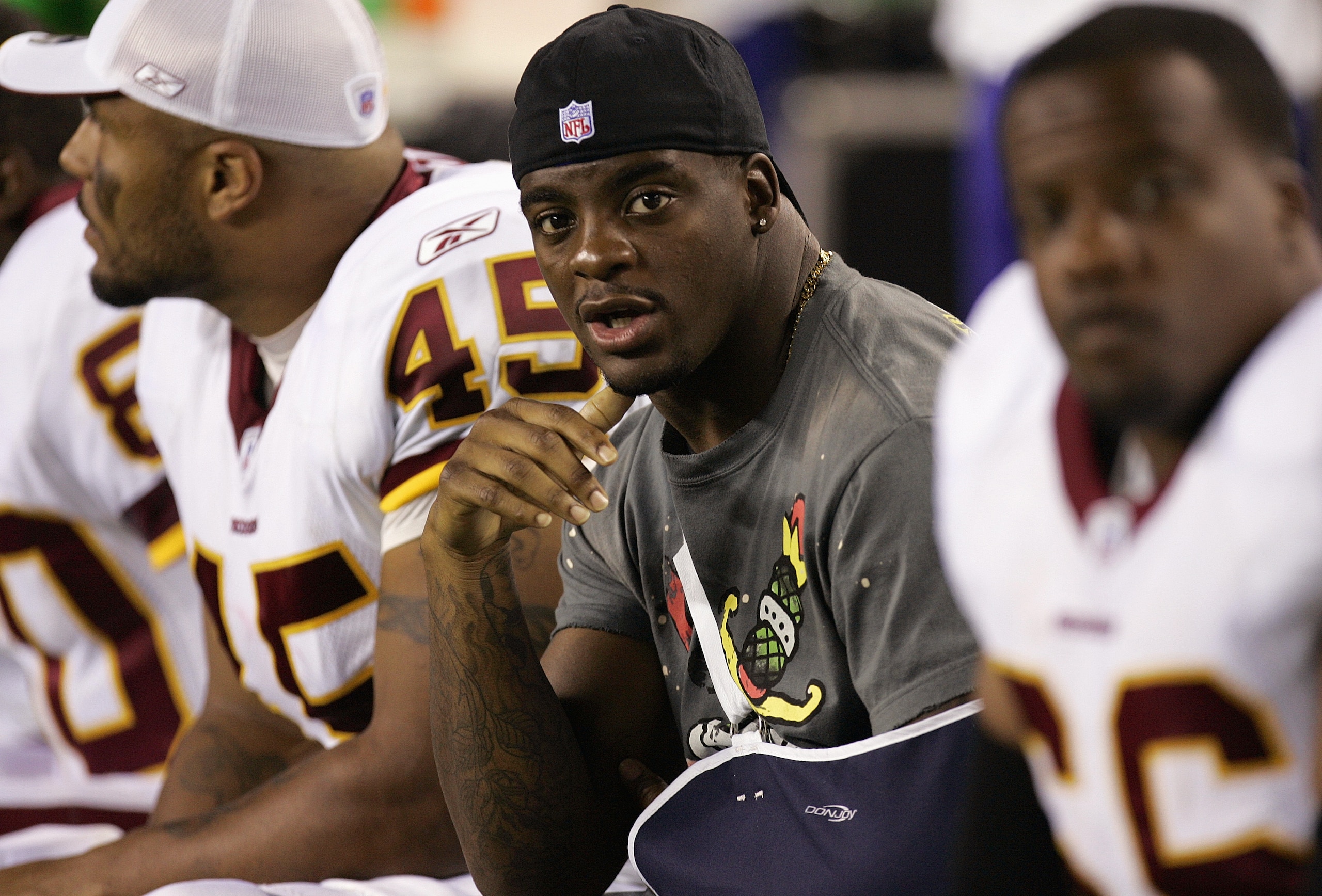 CINCINNATI - AUGUST 13:  Clinton Portis (C) of the Washington Redskins looks on from the bench with his left arm in a sling during the NFL preseason game against the Cincinnati Bengals on August 13, 2006 at Paul Brown Stadium in Cincinnati, Ohio. (Photo B