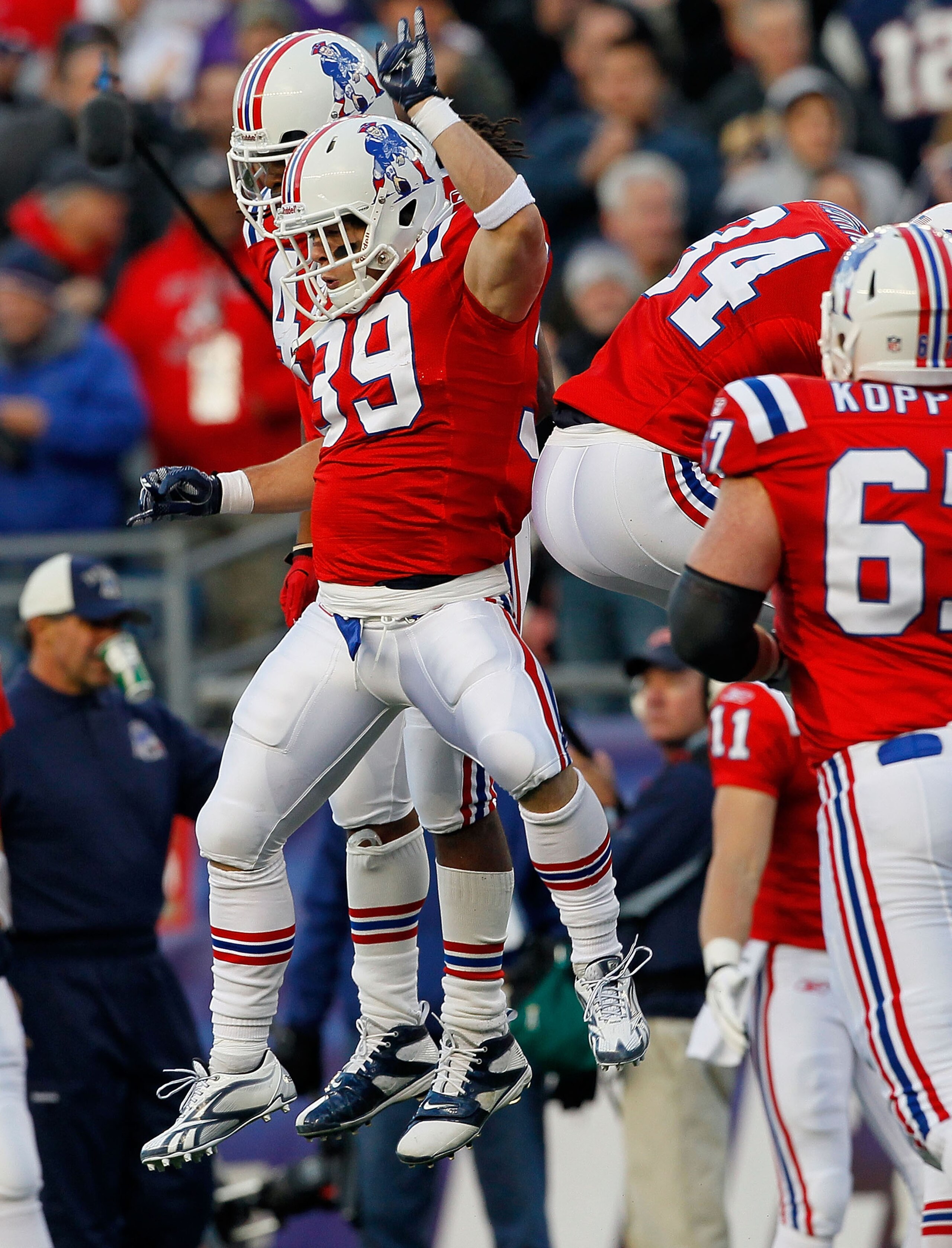 FOXBORO, MA - OCTOBER 31:  Danny Woodhead #39 of the New England Patriots celebrates his touchdown with teammates against the Minnesota Vikings in the first half at Gillette Stadium on October 31, 2010 in Foxboro, Massachusetts. (Photo by Jim Rogash/Getty
