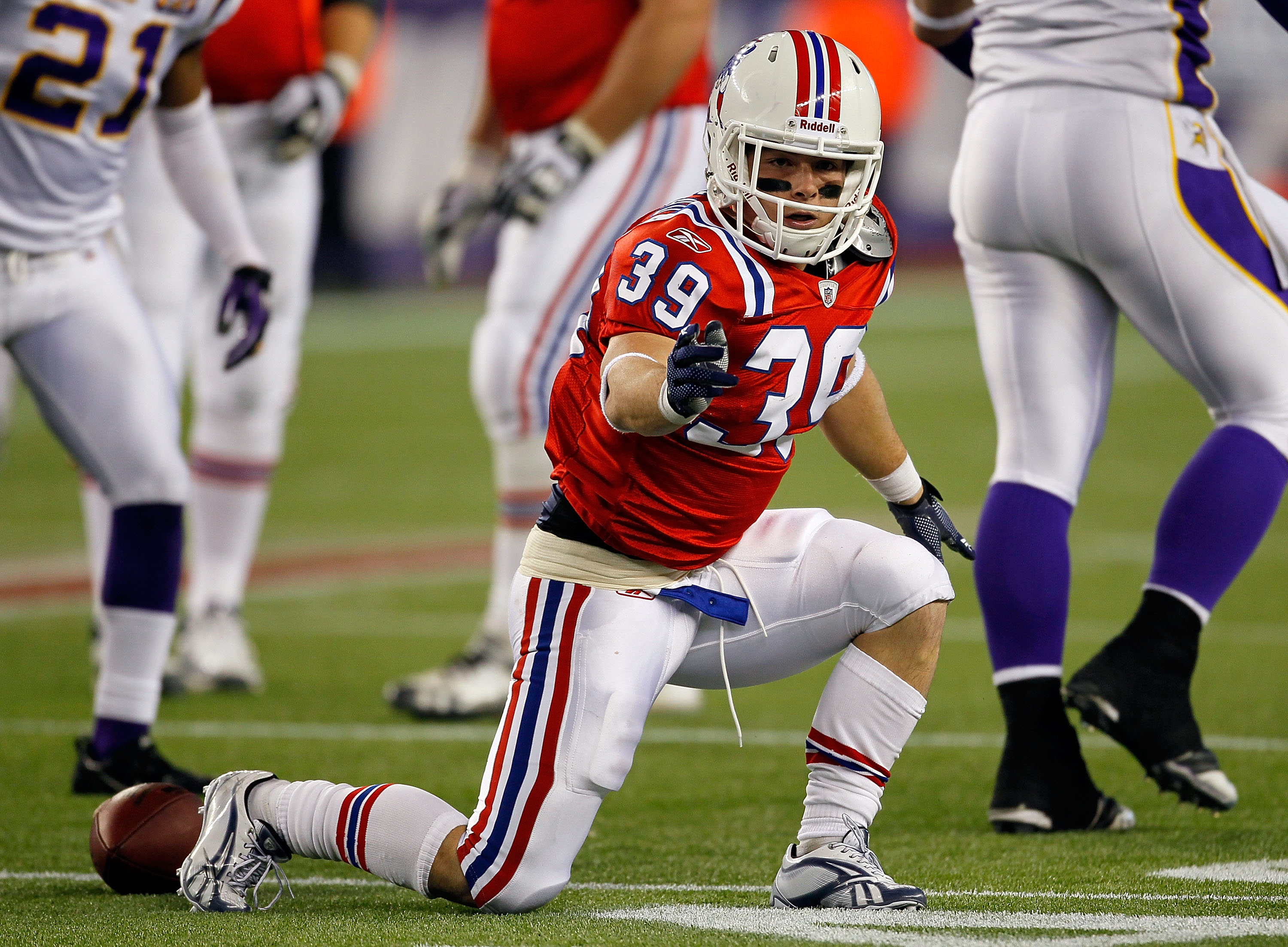 Danny Woodhead, Patriots Agree To Contract Extension Through 2012 