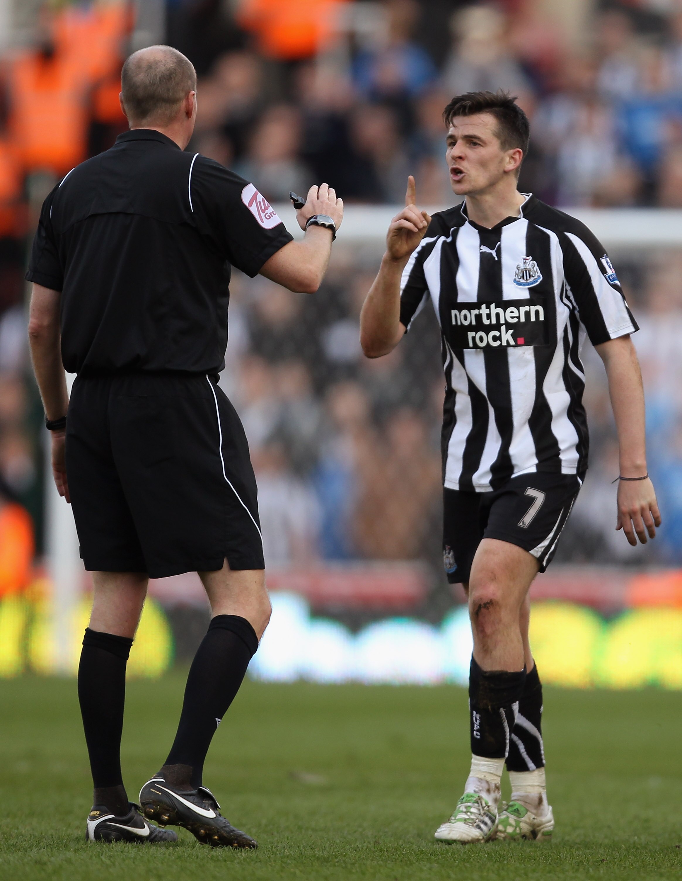 STOKE ON TRENT, ENGLAND - MARCH 19:  Joey Barton argues with referee Lee Mason during the Barclays Premier League match between Stoke City and Newcastle United at Britannia Stadium on March 19, 2011 in Stoke on Trent, England.  (Photo by Bryn Lennon/Getty