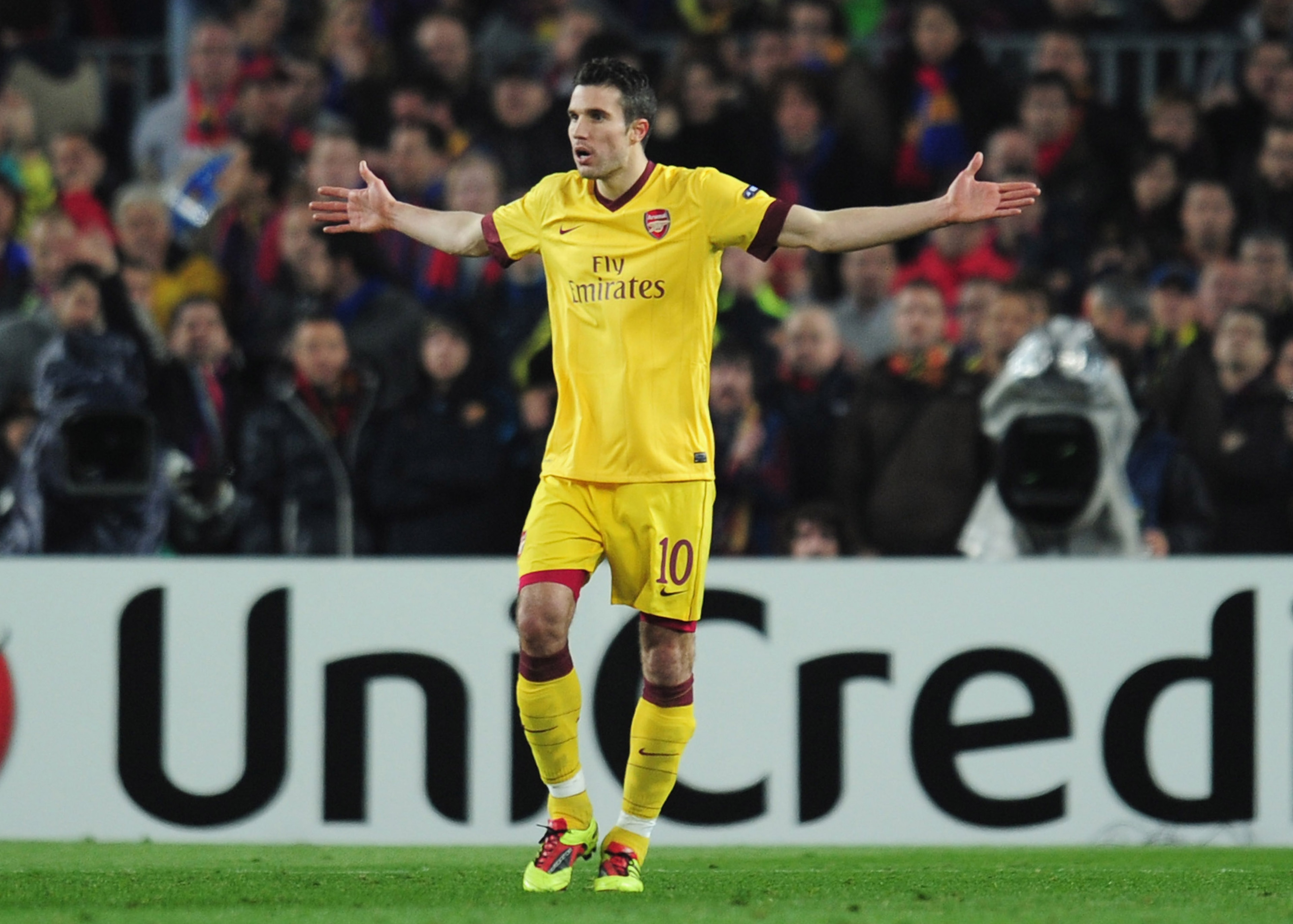 BARCELONA, SPAIN - MARCH 08:  Robin van Persie of Arsenal receives a red card from referee Massimo Busacca during the UEFA Champions League round of 16 second leg match between Barcelona and Arsenal at the Nou Camp Stadium on March 8, 2011 in Barcelona, S