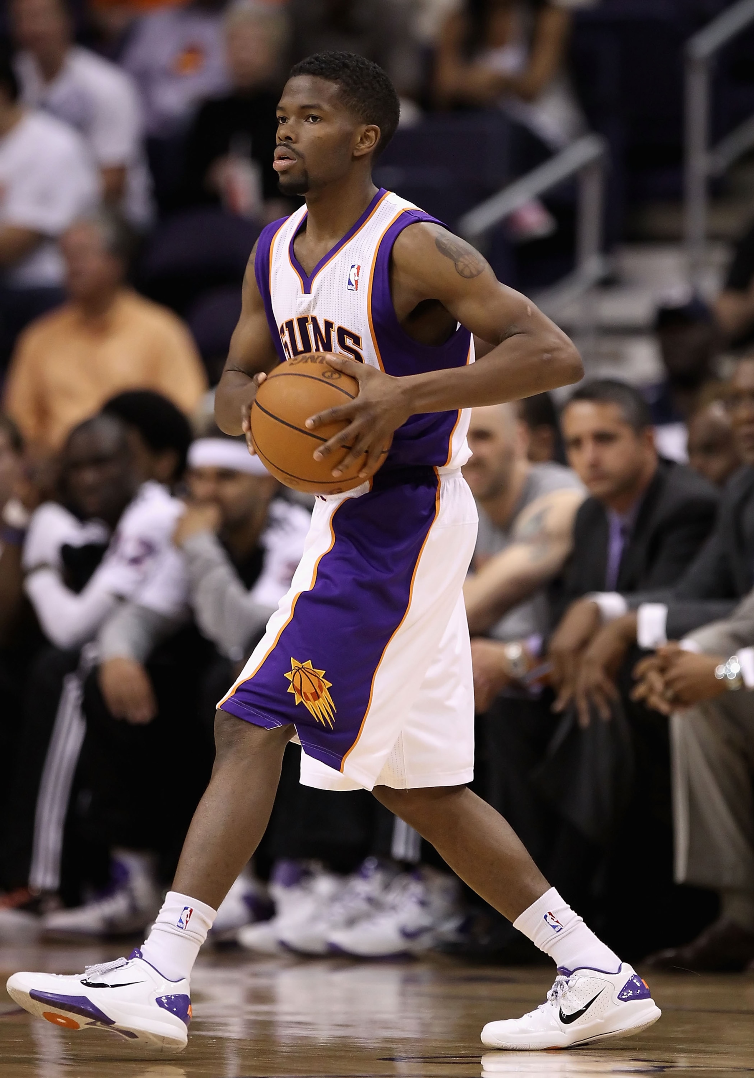 PHOENIX, AZ - MARCH 13:  Aaron Brooks #0 of the Phoenix Sun during the NBA game against the Orlando Magic at US Airways Center on March 13, 2011 in Phoenix, Arizona. The Magic defeated the Suns 111-88. NOTE TO USER: User expressly acknowledges and agrees