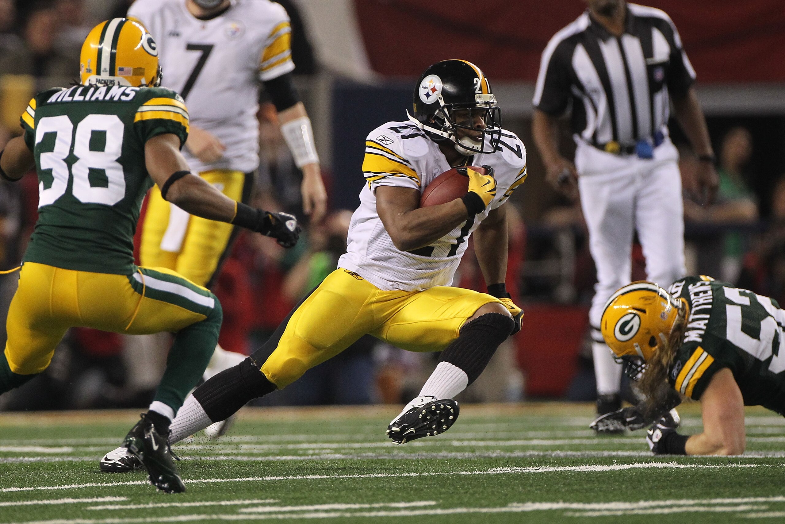 ARLINGTON, TX - FEBRUARY 06:  Mewelde Moore #21 of the Pittsburgh Steelers runs for 7 yards against the Green Bay Packers during the second quarter of Super Bowl XLV at Cowboys Stadium on February 6, 2011 in Arlington, Texas.  (Photo by Doug Pensinger/Get