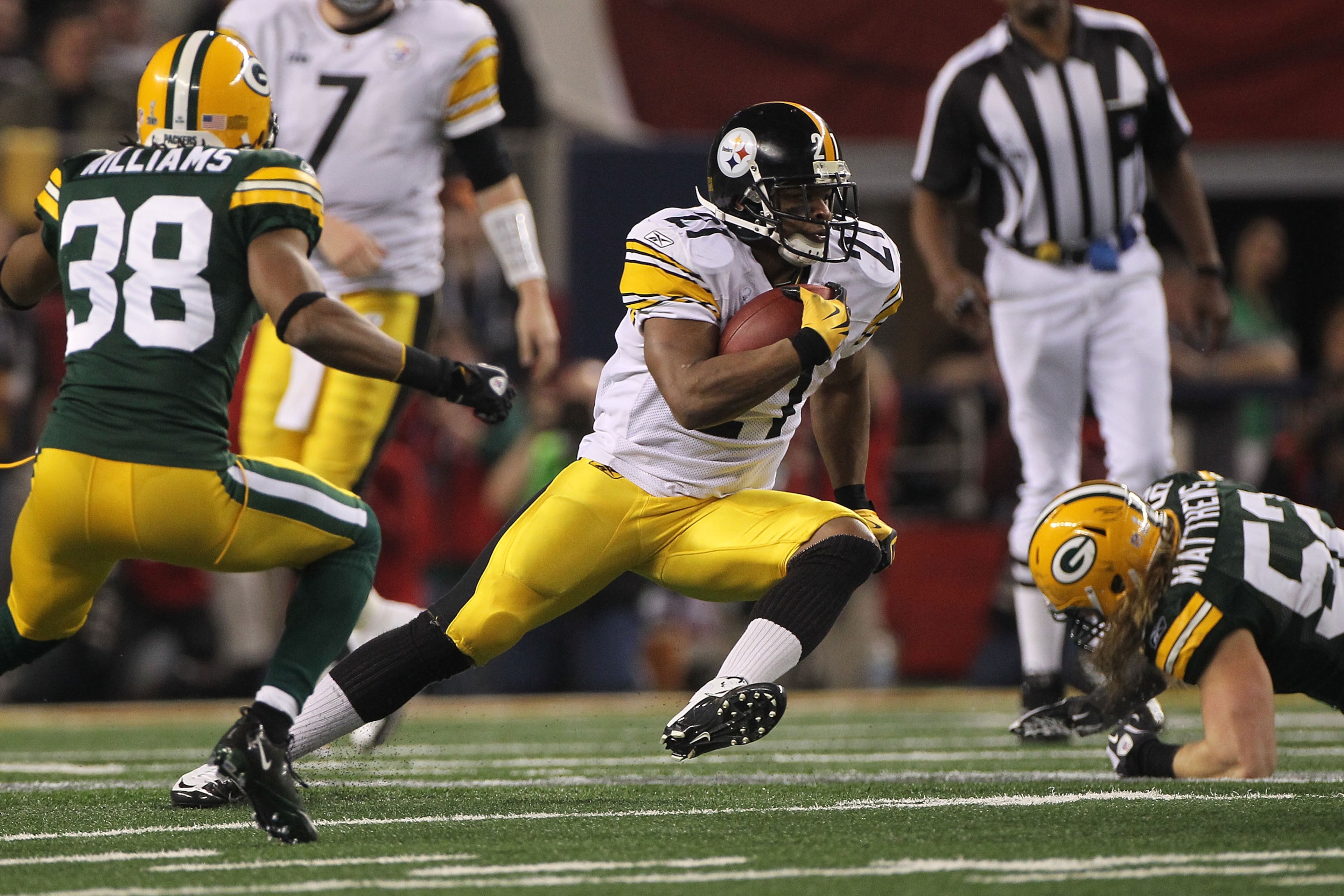 ARLINGTON, TX - FEBRUARY 06:  Mewelde Moore #21 of the Pittsburgh Steelers runs for 7 yards against the Green Bay Packers during the second quarter of Super Bowl XLV at Cowboys Stadium on February 6, 2011 in Arlington, Texas.  (Photo by Doug Pensinger/Get