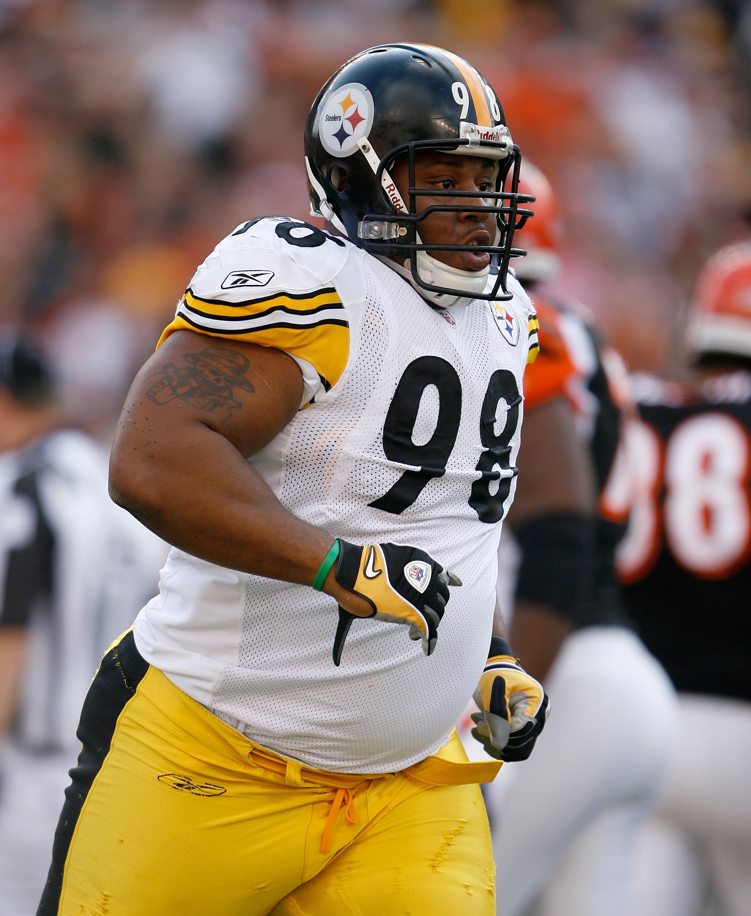 Former Steelers Defensive Lineman Chris Hoke Sees A Major Problem With The  Defense