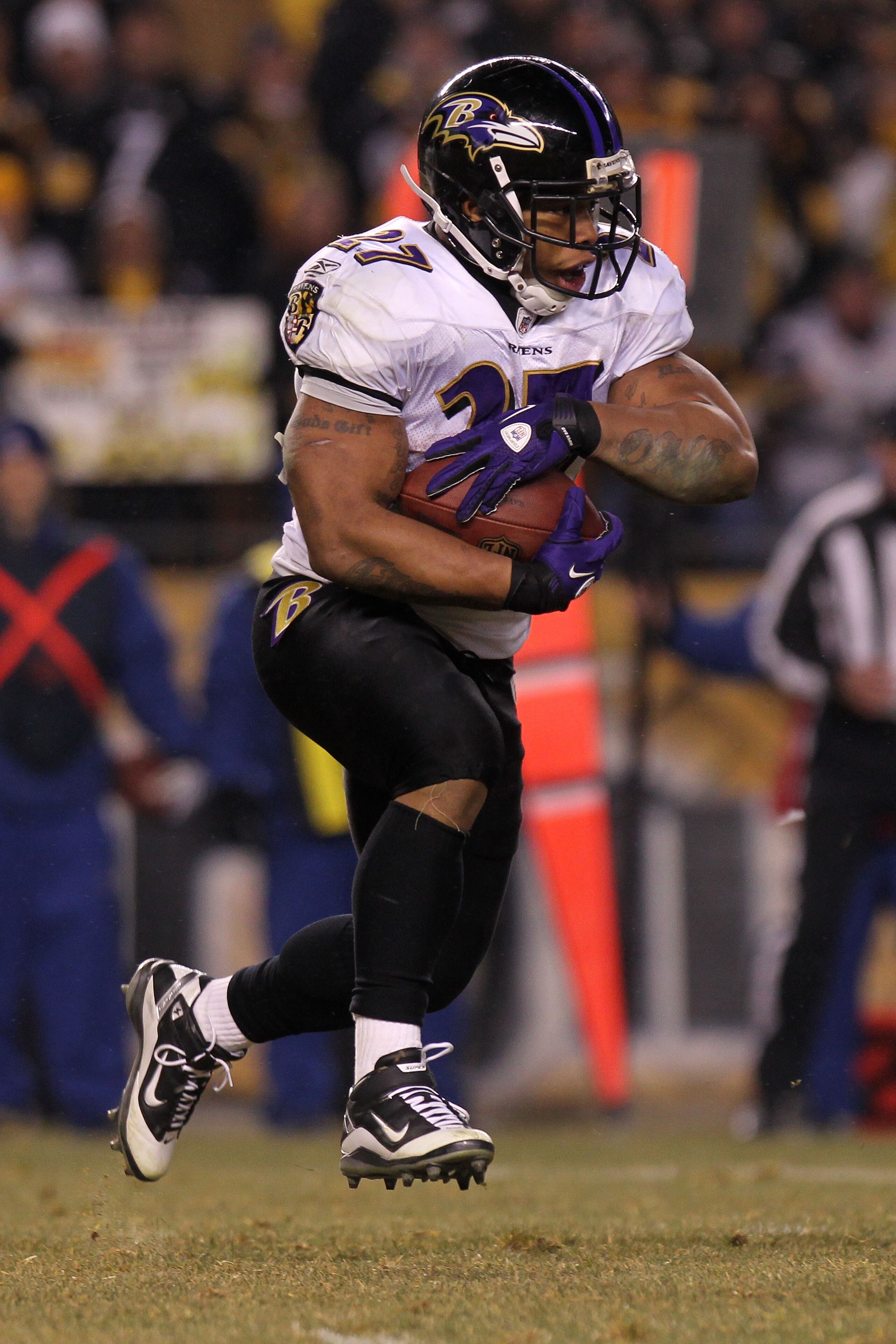 PITTSBURGH, PA - JANUARY 15: Running back Ray Rice #27 of the Baltimore Ravens rushes against the Pittsburgh Steelers in the AFC Divisional Playoff Game at Heinz Field on January 15, 2011 in Pittsburgh, Pennsylvania. (Photo by Nick Laham/Getty Images) PITTSBURGH, PA - JANUARY 15: Running back Ray Rice #27 of the Baltimore Ravens rushes against the Pittsburgh Steelers in the AFC Divisional Playoff Game at Heinz Field on January 15, 2011 in Pittsburgh, Pennsylvania. (Photo by Nick Laham/Getty Images)