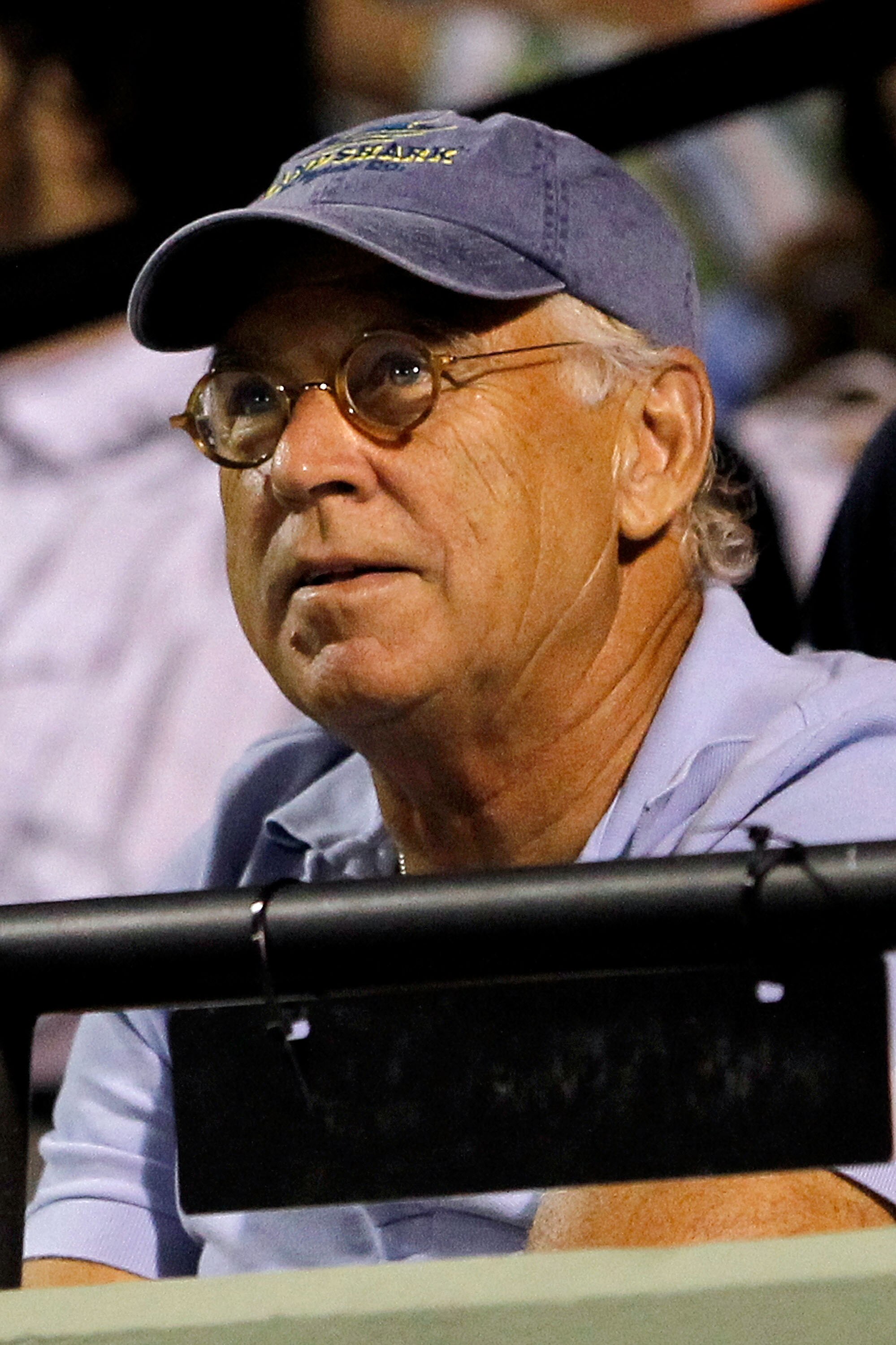 KEY BISCAYNE, FL - MARCH 27: Singer Jimmy Buffett watches Roger Federer of Switzerland play Nicolas Lapentti of Ecuador during day five of the 2010 Sony Ericsson Open at Crandon Park Tennis Center on March 27, 2010 in Key Biscayne, Florida.  (Photo by Mat