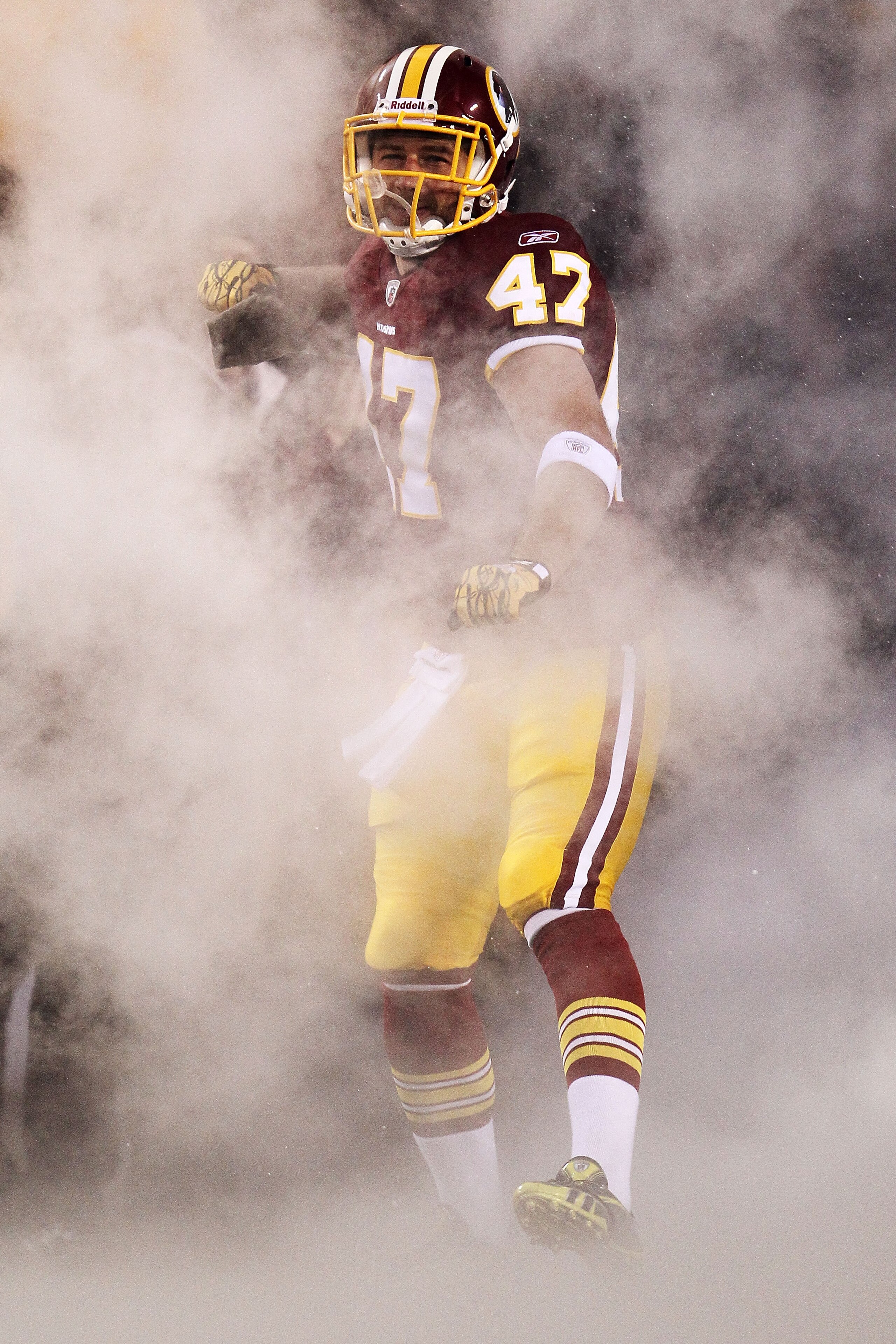 LANDOVER, MD - NOVEMBER 15: Chris Cooley #47 of the Washington Redskin runs onto the field against the Philadelphia Eagles on November 15, 2010 at FedExField in Landover, Maryland.  (Photo by Chris McGrath/Getty Images)