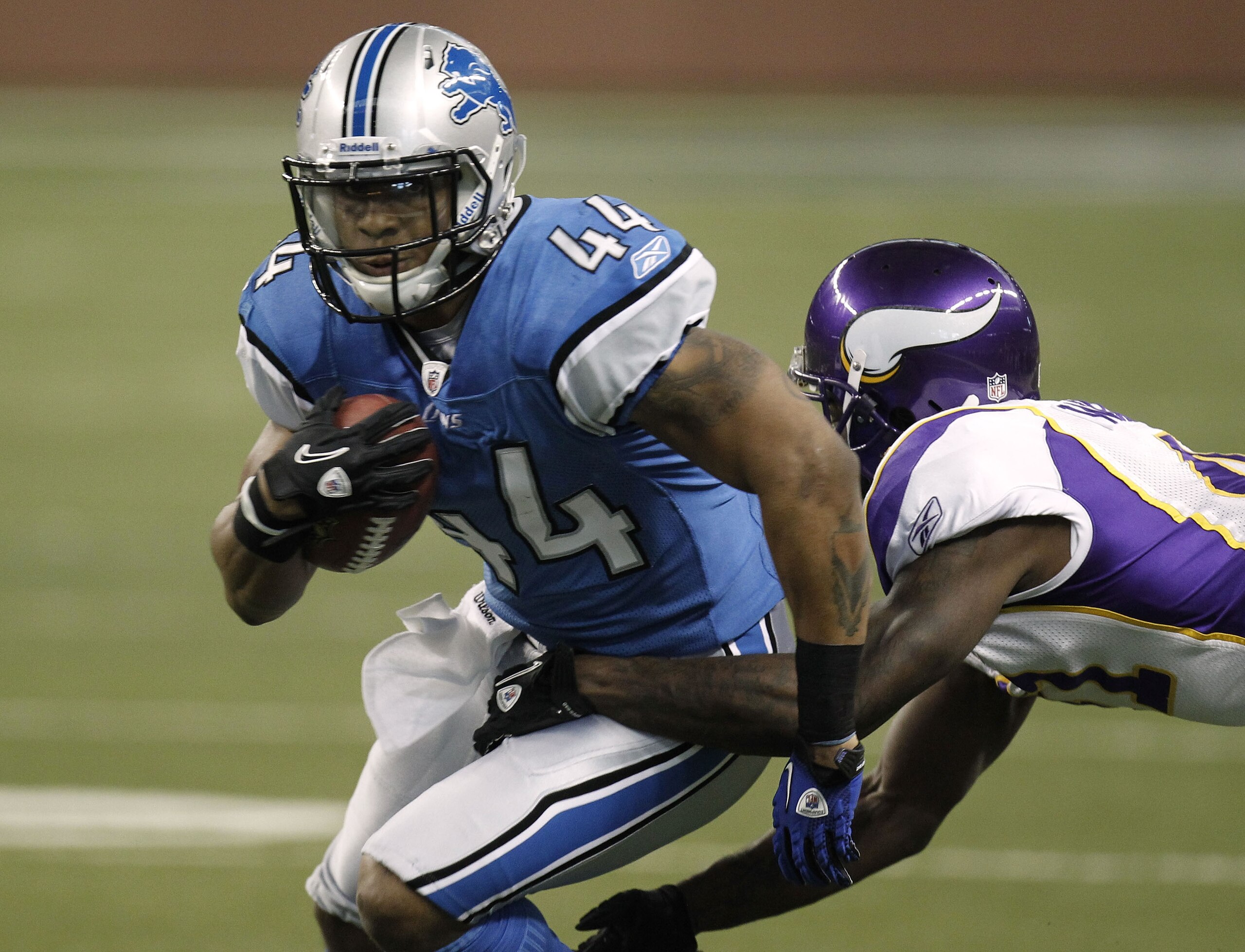 DETROIT, MI - JANUARY 02: Jahvid Best #44 of the Detroit Lions tries to get around the tackle of Frank Walker #41 of the Minnesota Vikings at Ford Field on January 2, 2011 in Detroit, Michigan. (Photo by Gregory Shamus/Getty Images) DETROIT, MI - JANUARY 02: Jahvid Best #44 of the Detroit Lions tries to get around the tackle of Frank Walker #41 of the Minnesota Vikings at Ford Field on January 2, 2011 in Detroit, Michigan. (Photo by Gregory Shamus/Getty Images)