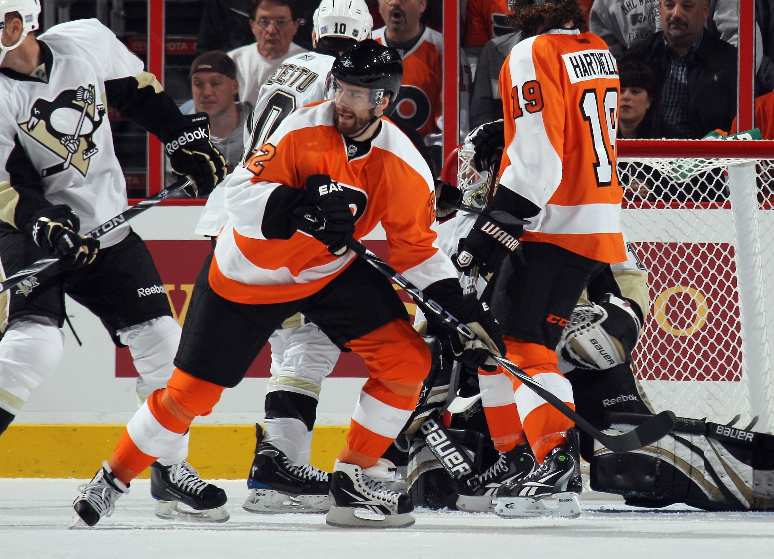 PHILADELPHIA - OCTOBER 16: Ville Leino #22 of the Philadelphia Flyers skates against the Pittsburgh Penguins at the Wells Fargo Center on October 16, 2010 in Philadelphia, Pennsylvania.  (Photo by Bruce Bennett/Getty Images)