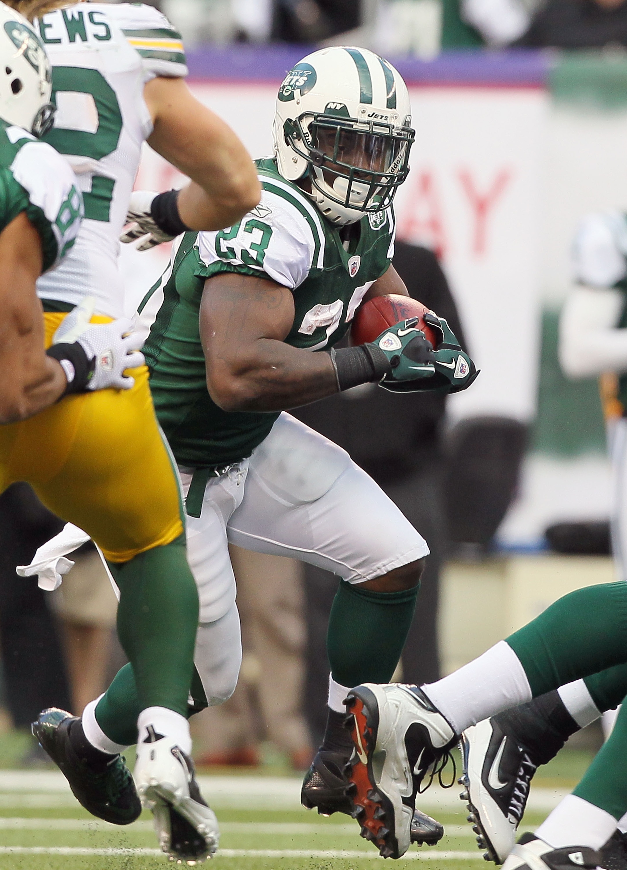 EAST RUTHERFORD, NJ - OCTOBER 31: LaDainian Tomlinson #21 of the New York Jets runs the ball against the Green Bay Packers on October 31, 2010 at the New Meadowlands Stadium in East Rutherford, New Jersey. (Photo by Jim McIsaac/Getty Images) EAST RUTHERFORD, NJ - OCTOBER 31: LaDainian Tomlinson #21 of the New York Jets runs the ball against the Green Bay Packers on October 31, 2010 at the New Meadowlands Stadium in East Rutherford, New Jersey. (Photo by Jim McIsaac/Getty Images)
