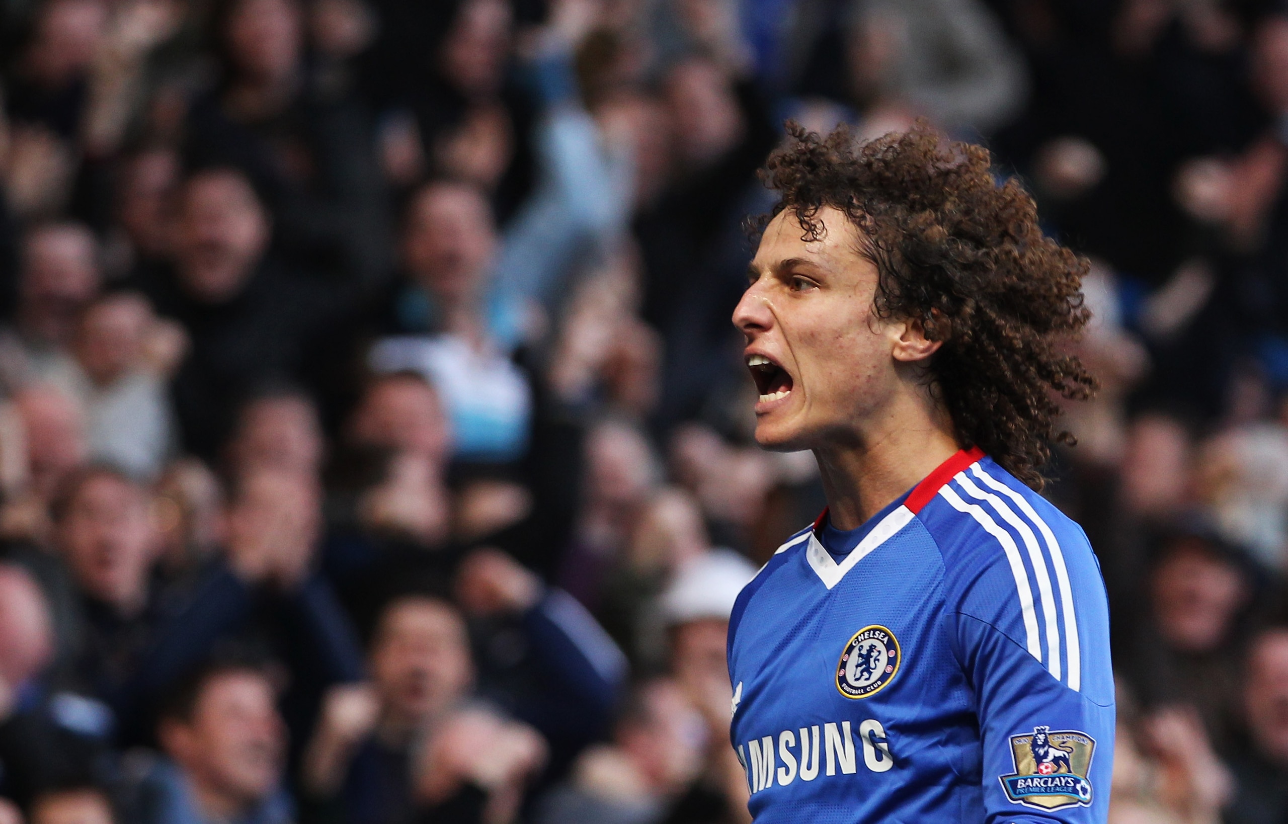 LONDON, ENGLAND - MARCH 20:  David Luiz of Chelsea celebrates as he scores their first goal during the Barclays Premier League match between Chelsea and Manchester City at Stamford Bridge on March 20, 2011 in London, England.  (Photo by Scott Heavey/Getty
