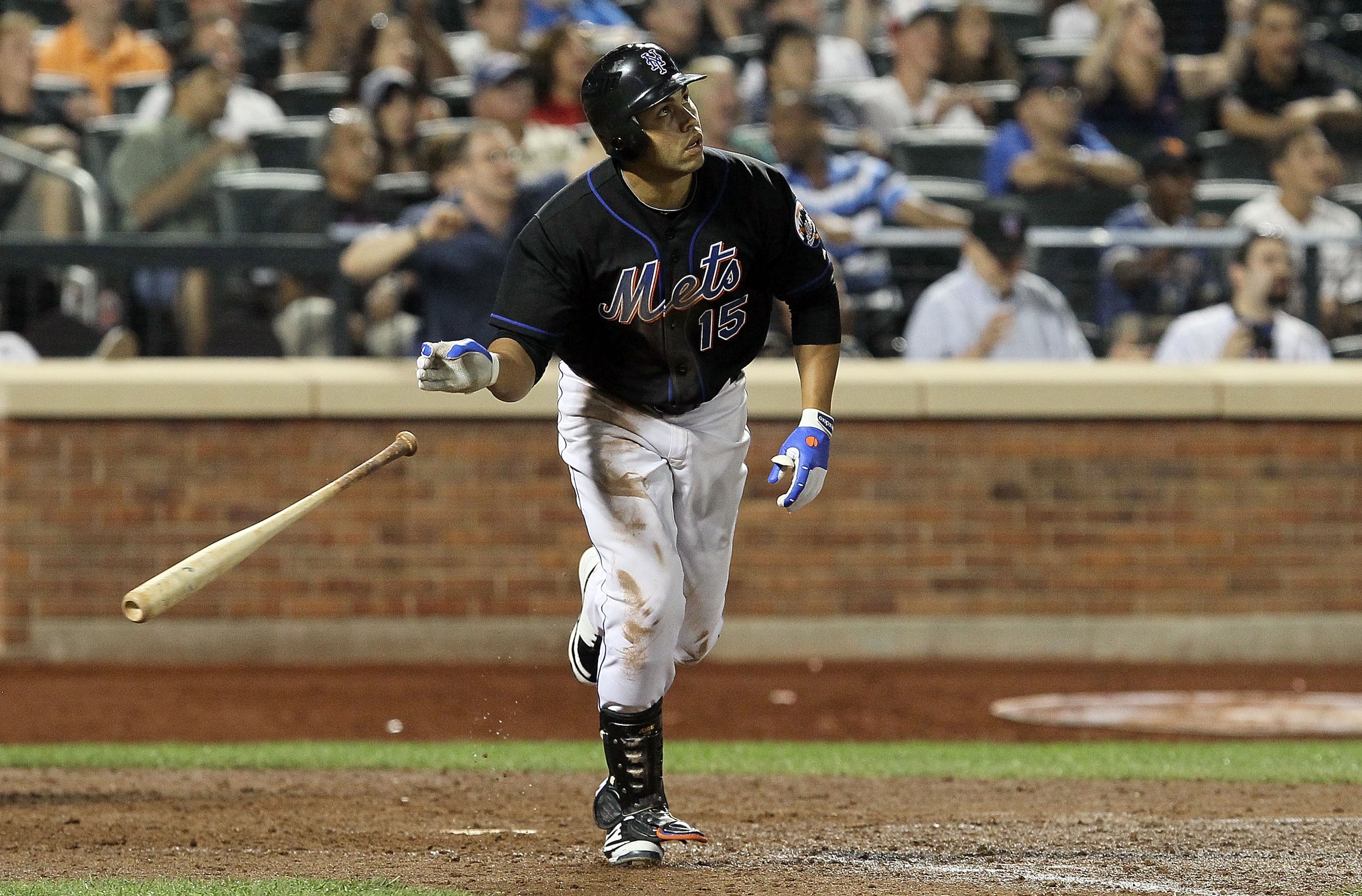 NEW YORK - JULY 31:  Carlos Beltran #15 of the New York Mets hits a game winning walk off sacrifice fly against the Arizona Diamondbacks on July 31, 2010 at Citi Field in the Flushing neighborhood of the Queens borough of New York City. The Mets defeated