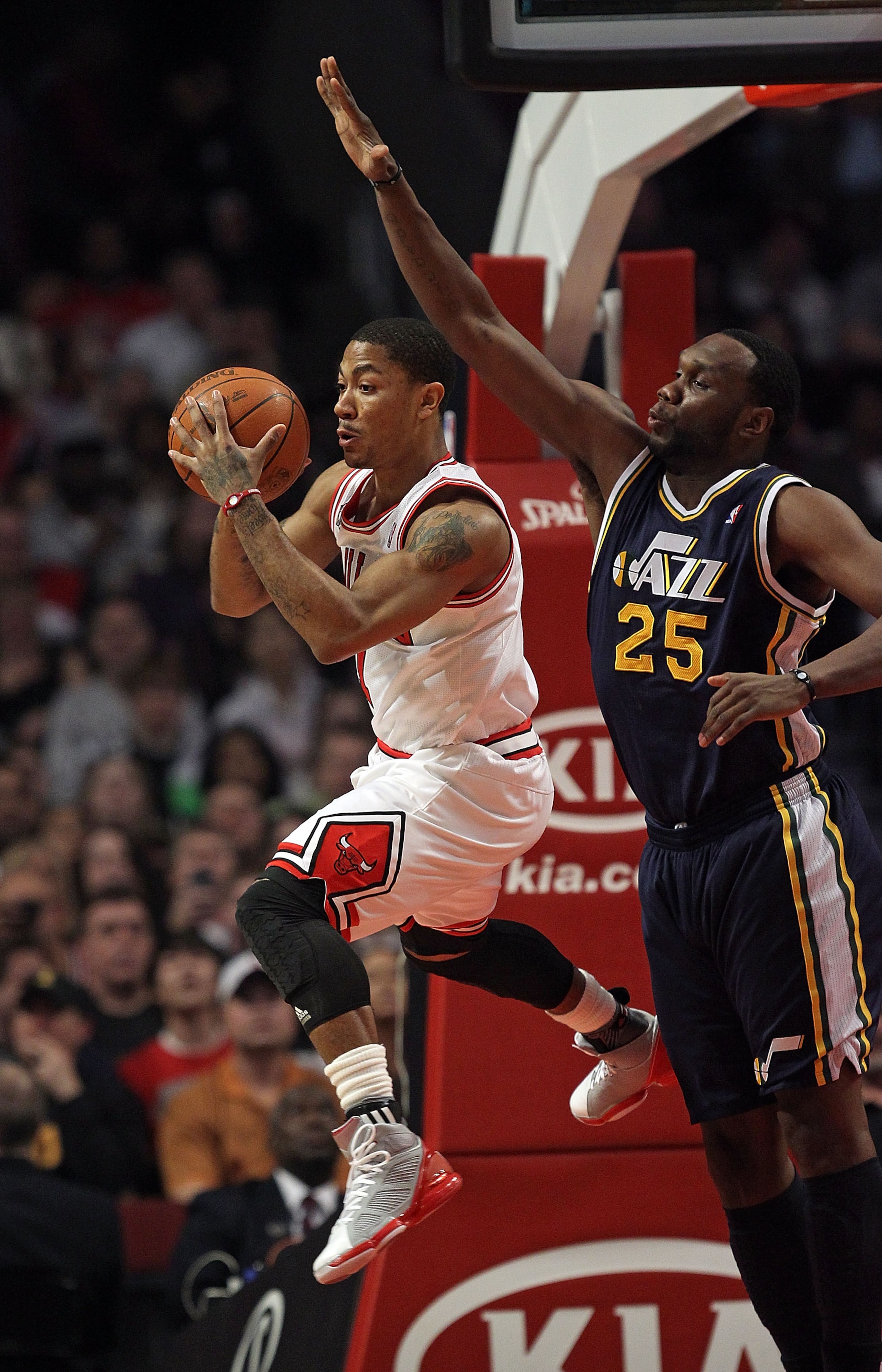 CHICAGO, IL - MARCH 12: Derrick Rose #1 of the Chicago Bulls passes the ball under pressure from Al Jefferson #25 of the Utah Jazz at the United Center on March 12, 2011 in Chicago, Illinois. The Bulls defeated the Jazz 118-100. NOTE TO USER: User express