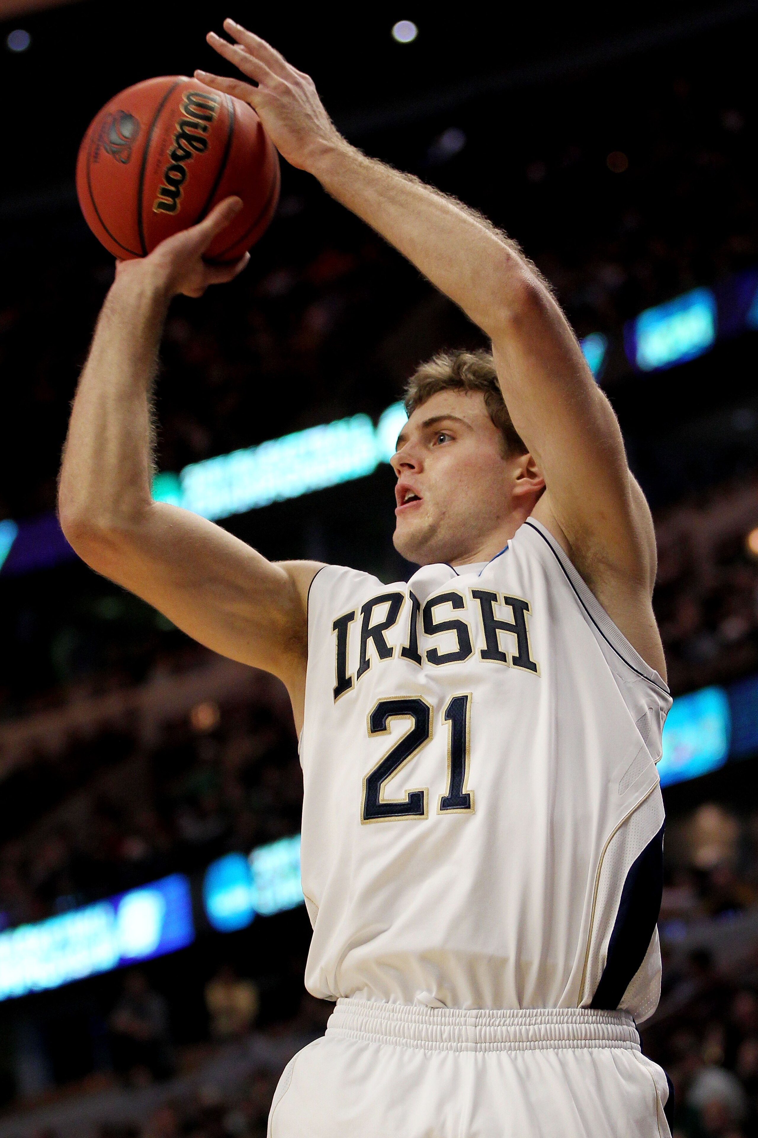 CHICAGO, IL - MARCH 20:  Tim Abromaitis #21 of the Notre Dame Fighting Irish shoots against the Florida State Seminoles in the first half during the third round of the 2011 NCAA men's basketball tournament at the United Center on March 20, 2011 in Chicago