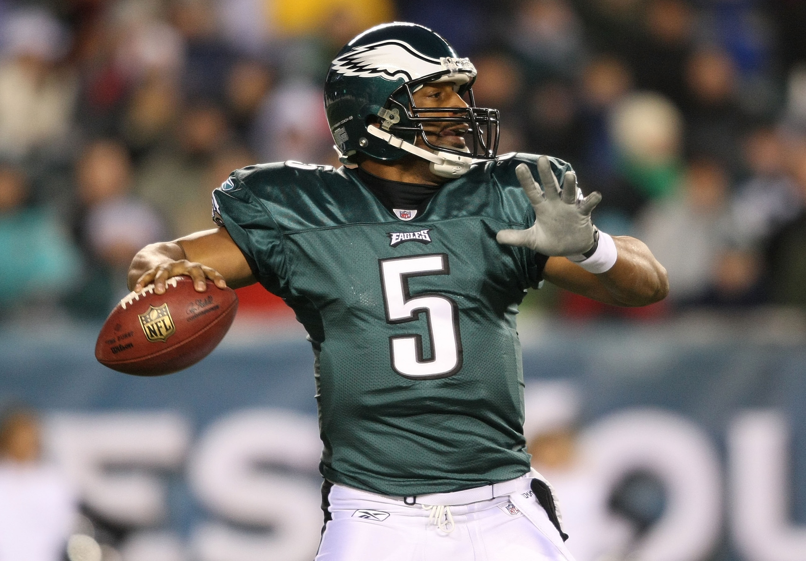 PHILADELPHIA - DECEMBER 20:  Donovan McNabb #5 of the Philadelphia Eagles drops back to pass against the San Francisco 49ers at Lincoln Financial Field on December 20, 2009 in Philadelphia, Pennsylvania.  (Photo by Nick Laham/Getty Images)