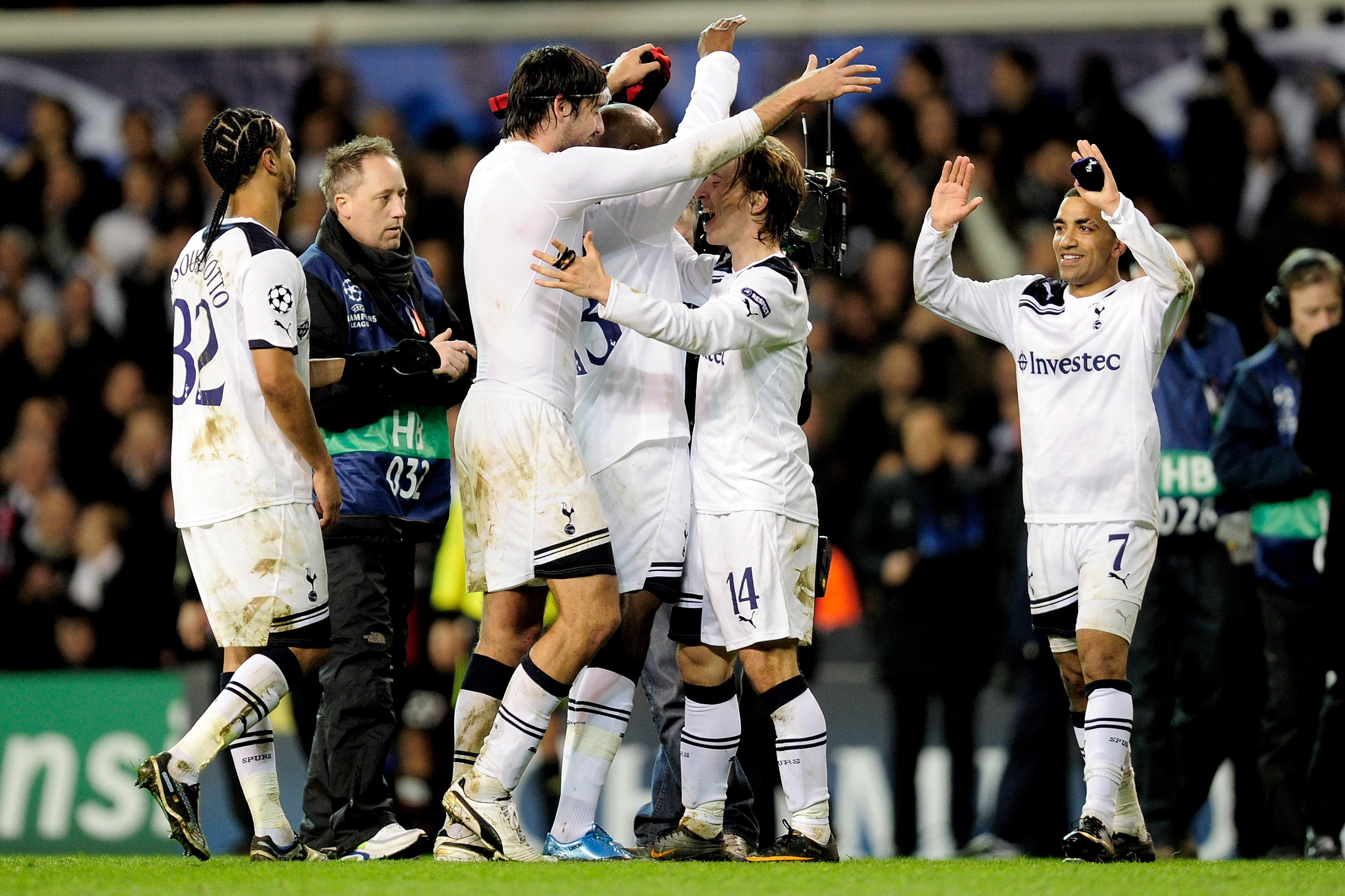 LONDON, ENGLAND - MARCH 09:  Tottenham players celebrate after the UEFA Champions League round of 16 second leg match between Tottenham Hotspur and AC Milan at White Hart Lane on March 9, 2011 in London, England.  (Photo by Jamie McDonald/Getty Images)