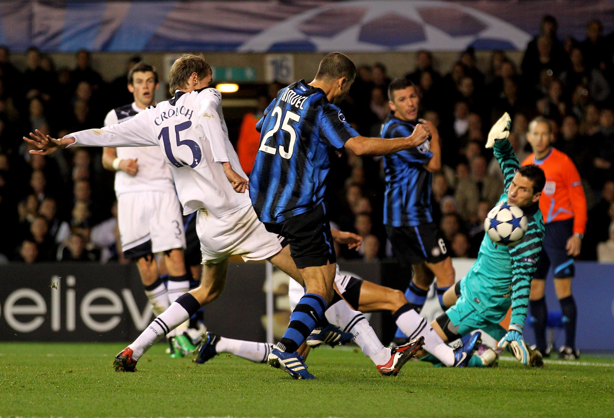 LONDON, ENGLAND - NOVEMBER 02:  Peter Crouch of Spurs gets infront of Walter Samuel of Inter Milan to prod the ball into the net, but the goal is disaallowed during the UEFA Champions League Group A match between Tottenham Hotspur and Inter Milan at White
