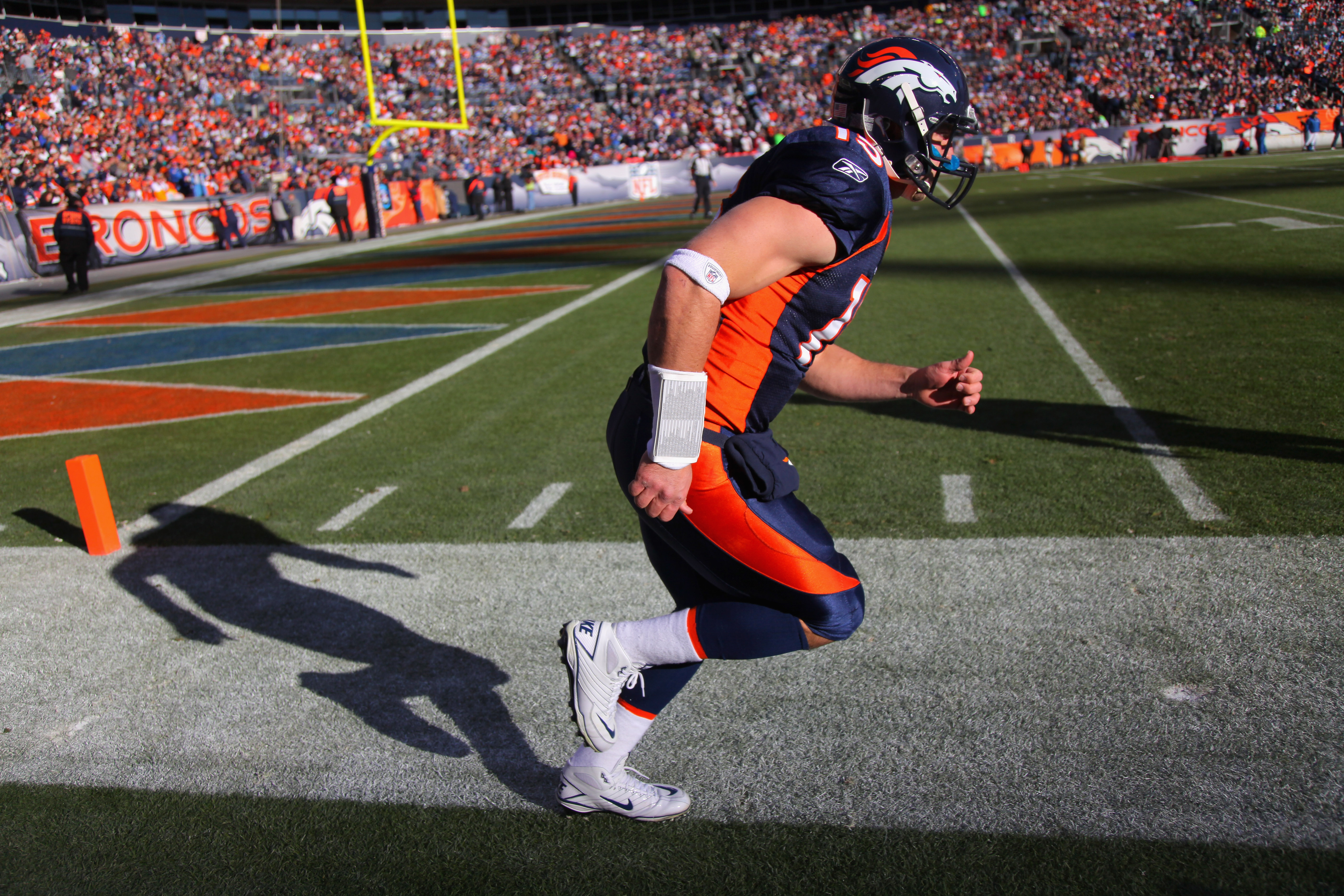 TIM TEBOW DENVER BRONCOS 8X10 HIGH GLOSSY SPORTS ACTION PHOTO (P) : Sports  Fan Photographs : Sports & Outdoors 