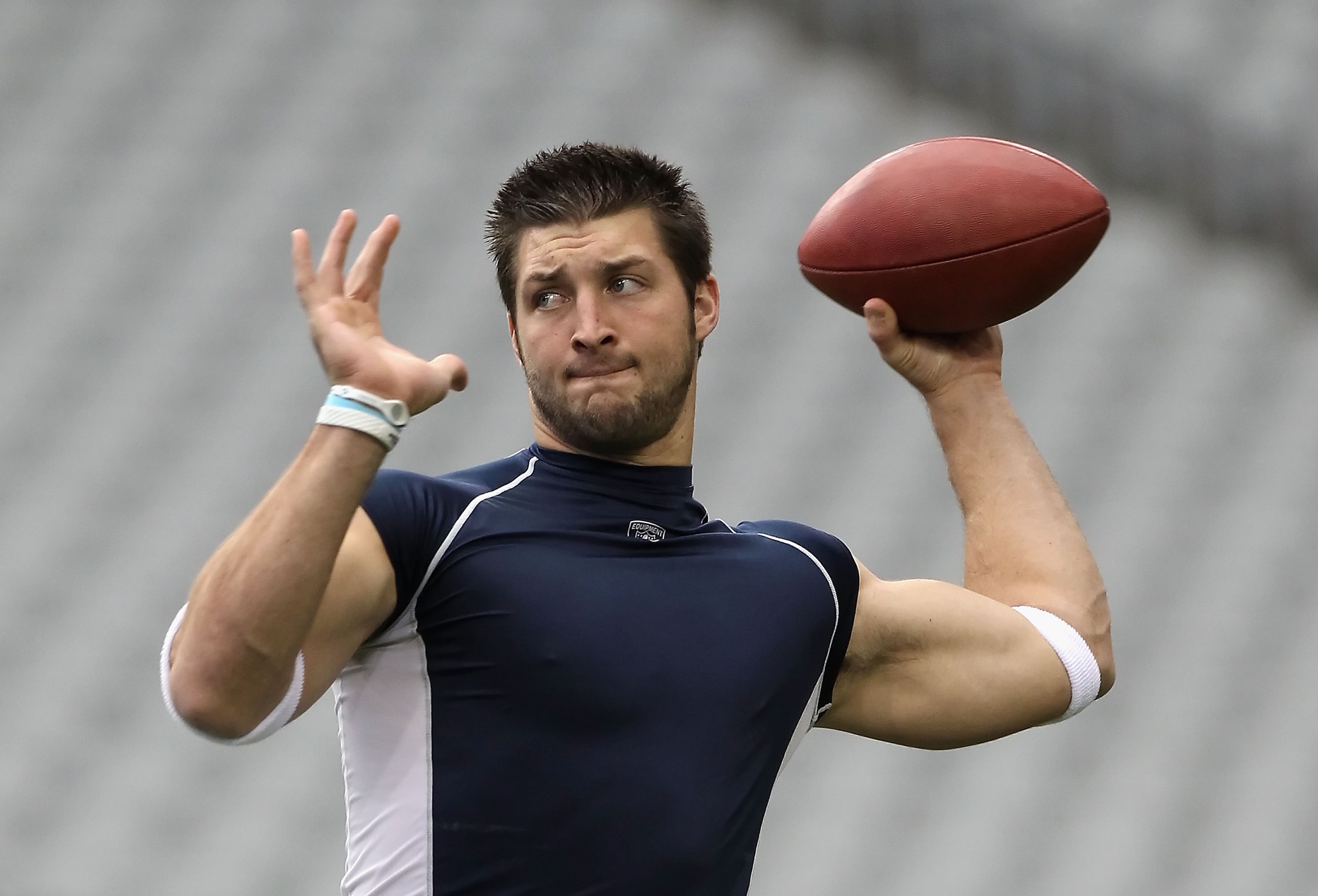 GLENDALE, AZ - DECEMBER 12:  Quarterback Tim Tebow #15 of the Denver Broncos warms up before the NFL game against the Arizona Cardinals at the University of Phoenix Stadium on December 12, 2010 in Glendale, Arizona.   The Cardinals defeated the Broncos 43