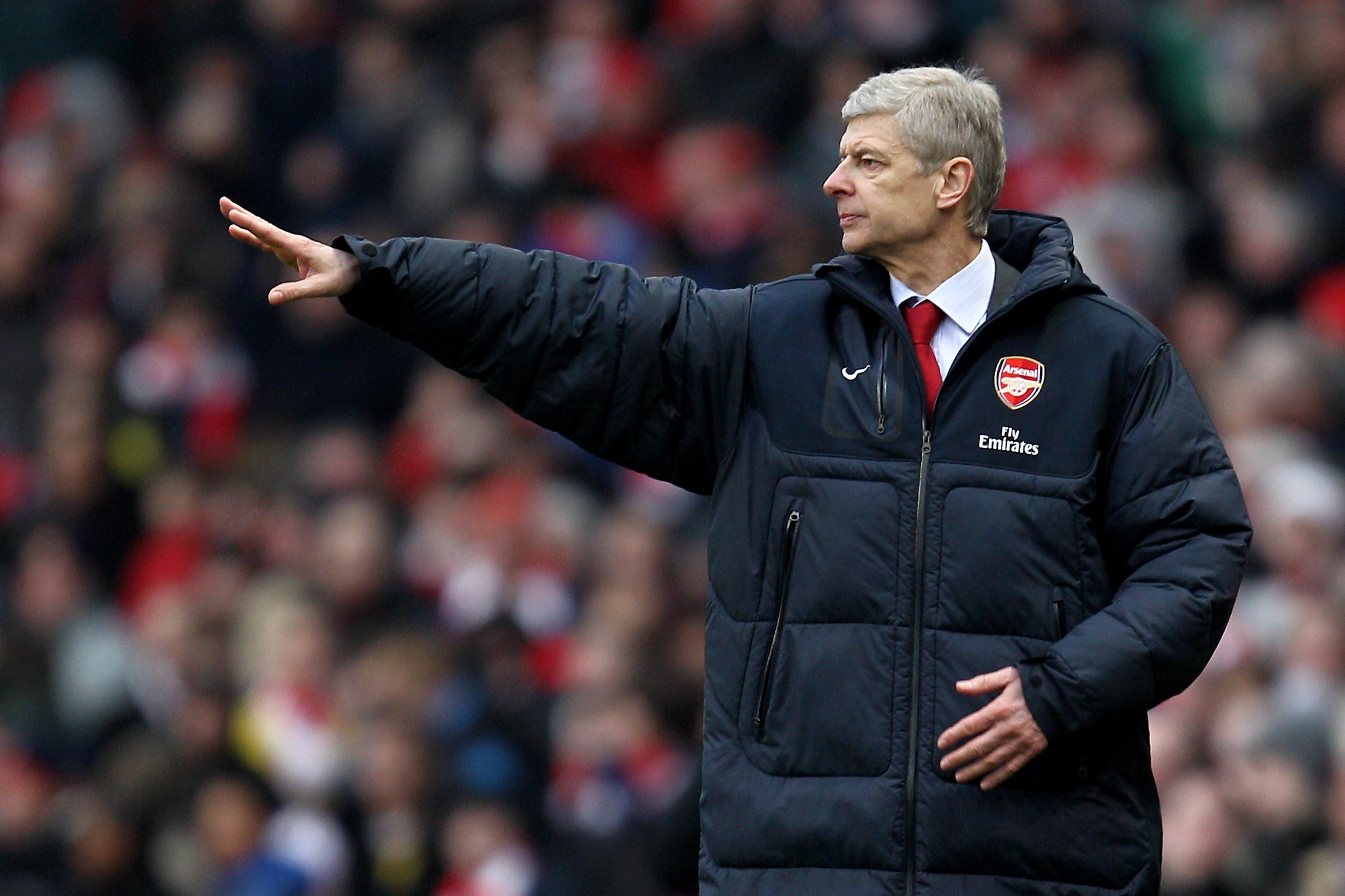 LONDON, ENGLAND - MARCH 05:  Manager Arsene Wenger of Arsenal gives instructions from the touchline during the Barclays Premier League match between Arsenal and Sunderland at Emirates Stadium on March 5, 2011 in London, England.  (Photo by Paul Gilham/Get