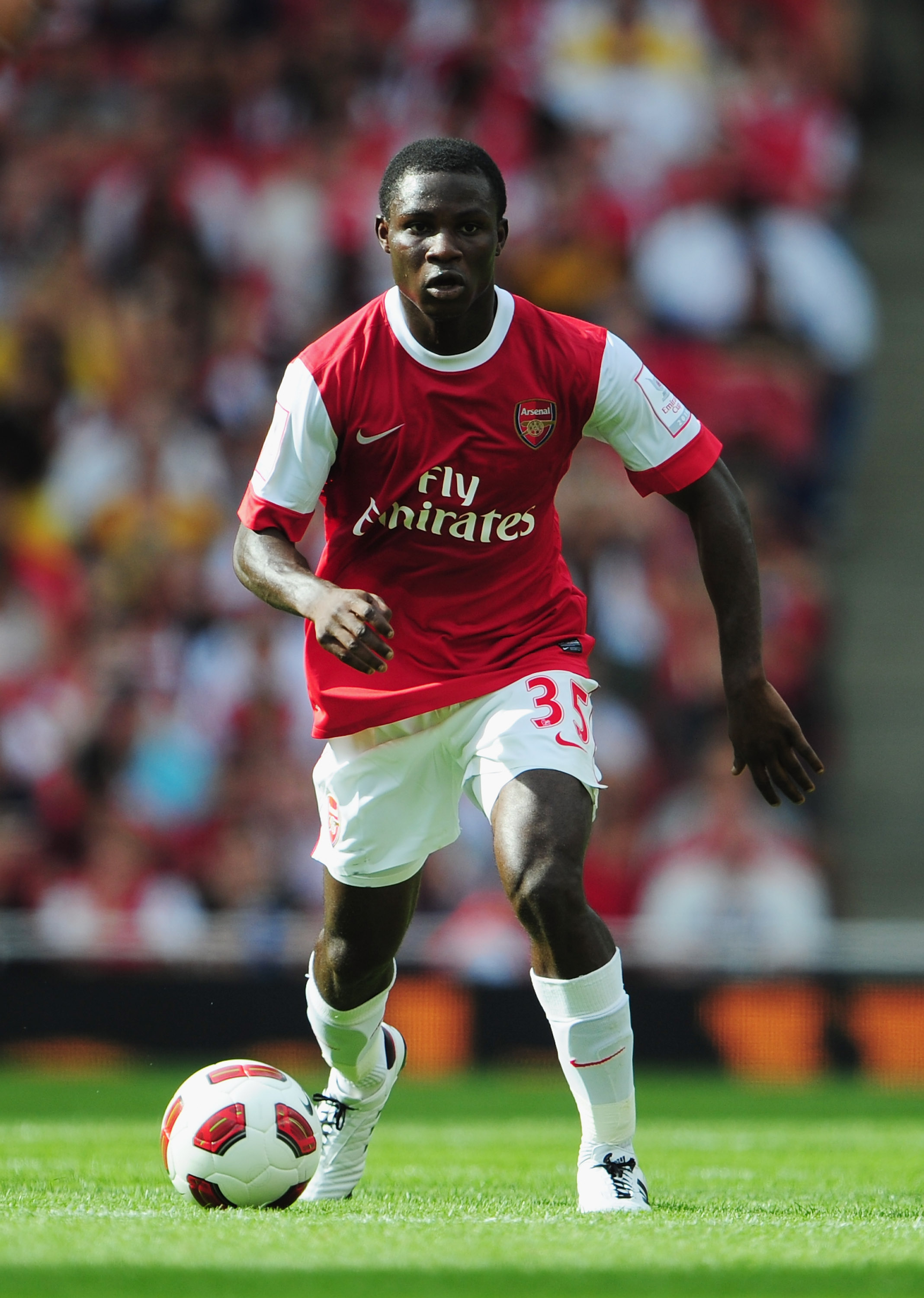 LONDON, ENGLAND - JULY 31:  Emmanuel Frimpong of Arsenal in action during the Emirates Cup match between Arsenal and AC Milan at Emirates Stadium on July 31, 2010 in London, England.  (Photo by Mike Hewitt/Getty Images)