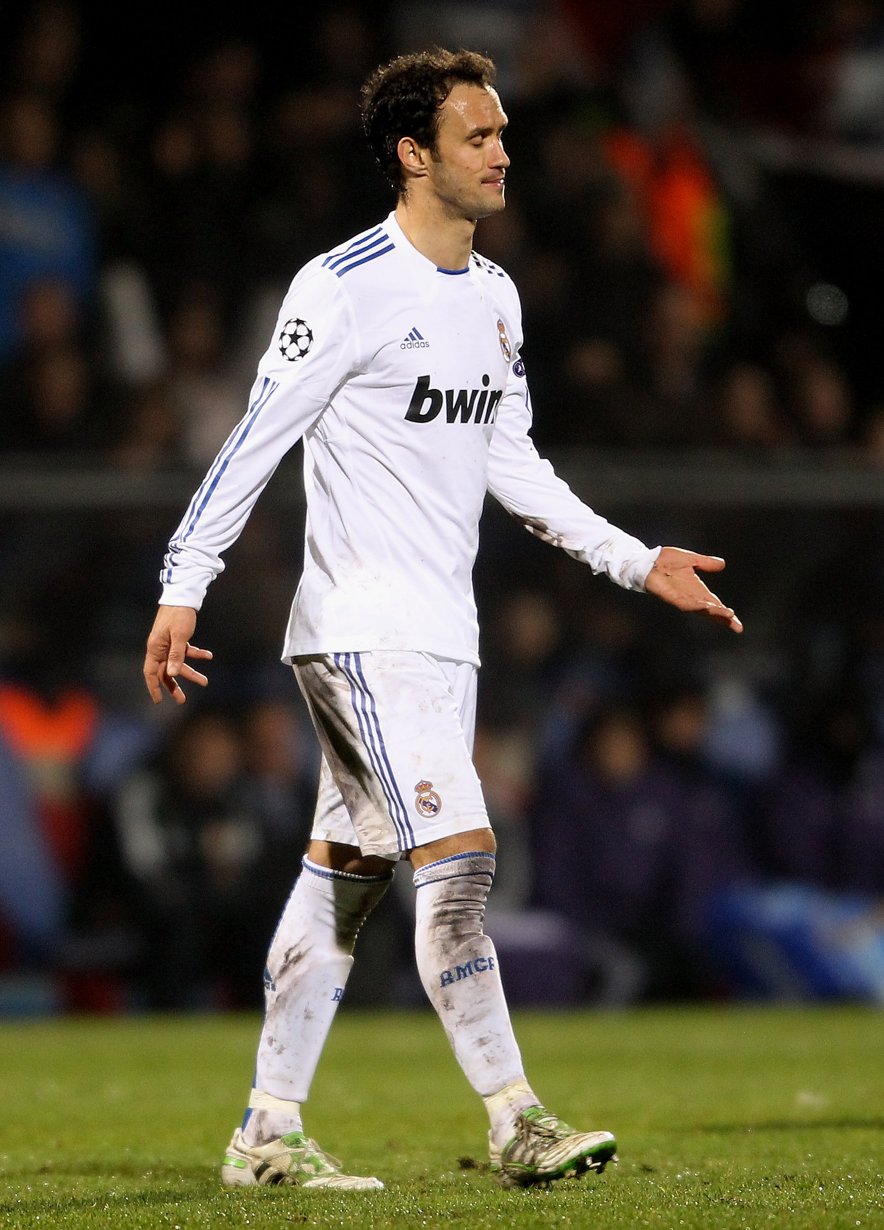 LYON, FRANCE - FEBRUARY 22:  Ricardo Carvalho of Real Madrid looks dejected during the Champions League match between Lyon and Real Madrid at Stade Gerland on February 22, 2011 in Lyon, France.  (Photo by Scott Heavey/Getty Images)
