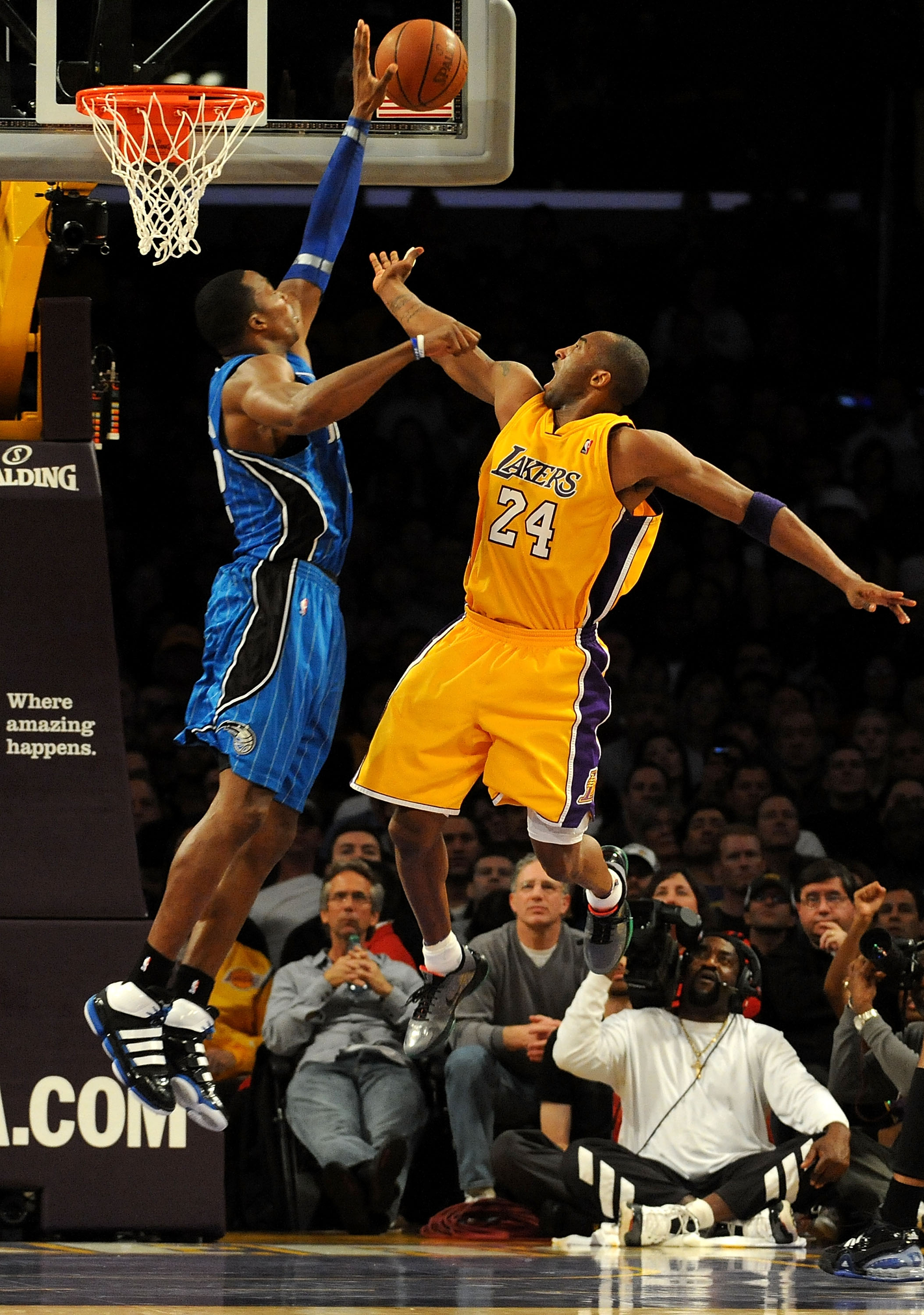 LOS ANGELES, CA - JANUARY 18:  Dwight Howard #12 of the Orlando Magic blocks the shot by Kobe Bryant #24 of the Los Angeles Lakers in the fourth quarter during the game on January 18, 2010 at Staples Center in Los Angeles, California. NOTE TO USER: User e