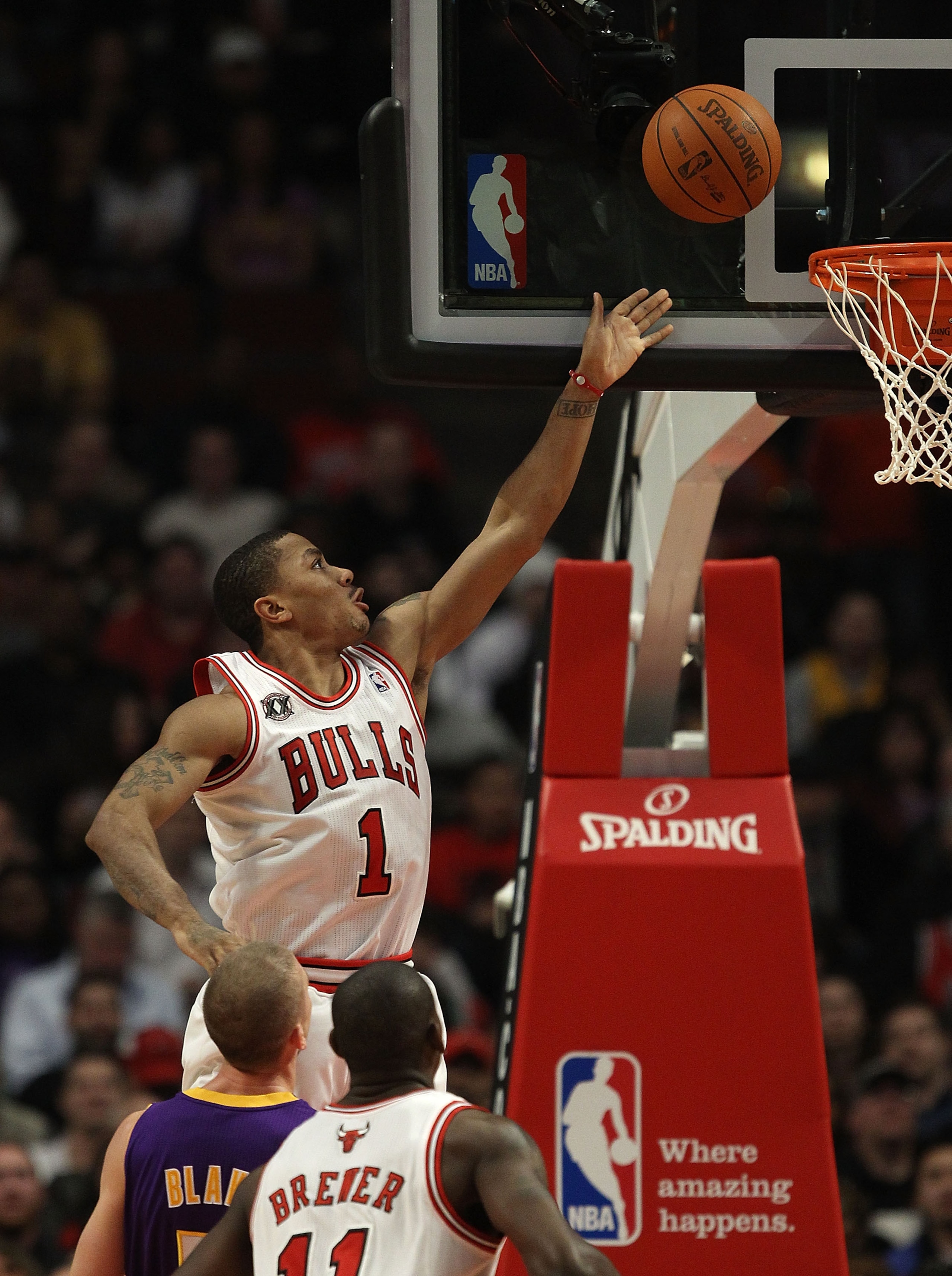CHICAGO, IL - DECEMBER 10: Derrick Rose #1 of the Chicago Bulls goes up for a shot against the Los Angeles Lakers at the United Center on December 10, 2010 in Chicago, Illinois. NOTE TO USER: User expressly acknowledges and agrees that, by downloading and
