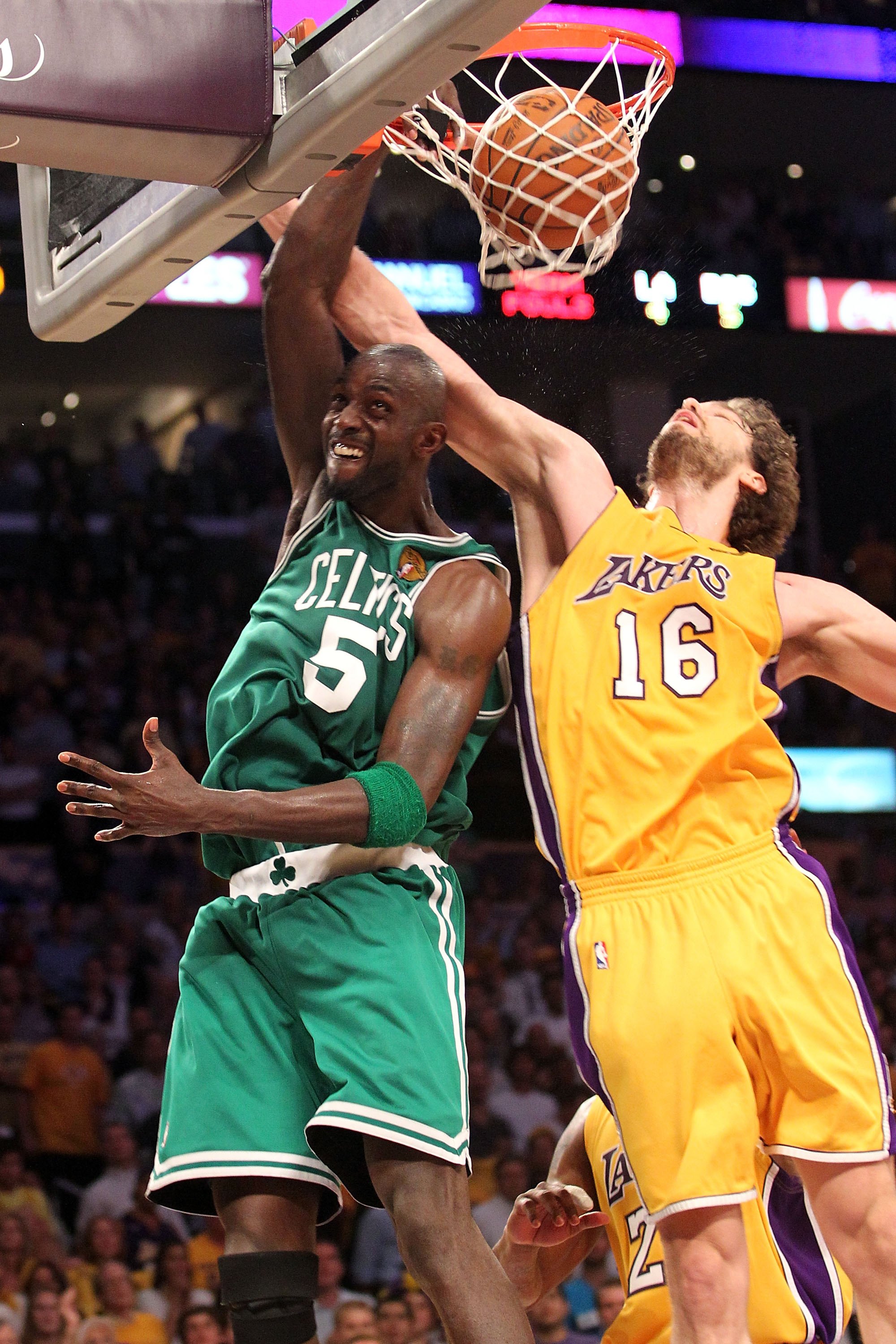 LOS ANGELES, CA - JUNE 17:  Kevin Garnett #5 of the Boston Celtics goes up for a dunk against Pau Gasol #16 of the Los Angeles Lakers in Game Seven of the 2010 NBA Finals at Staples Center on June 17, 2010 in Los Angeles, California.  NOTE TO USER: User e