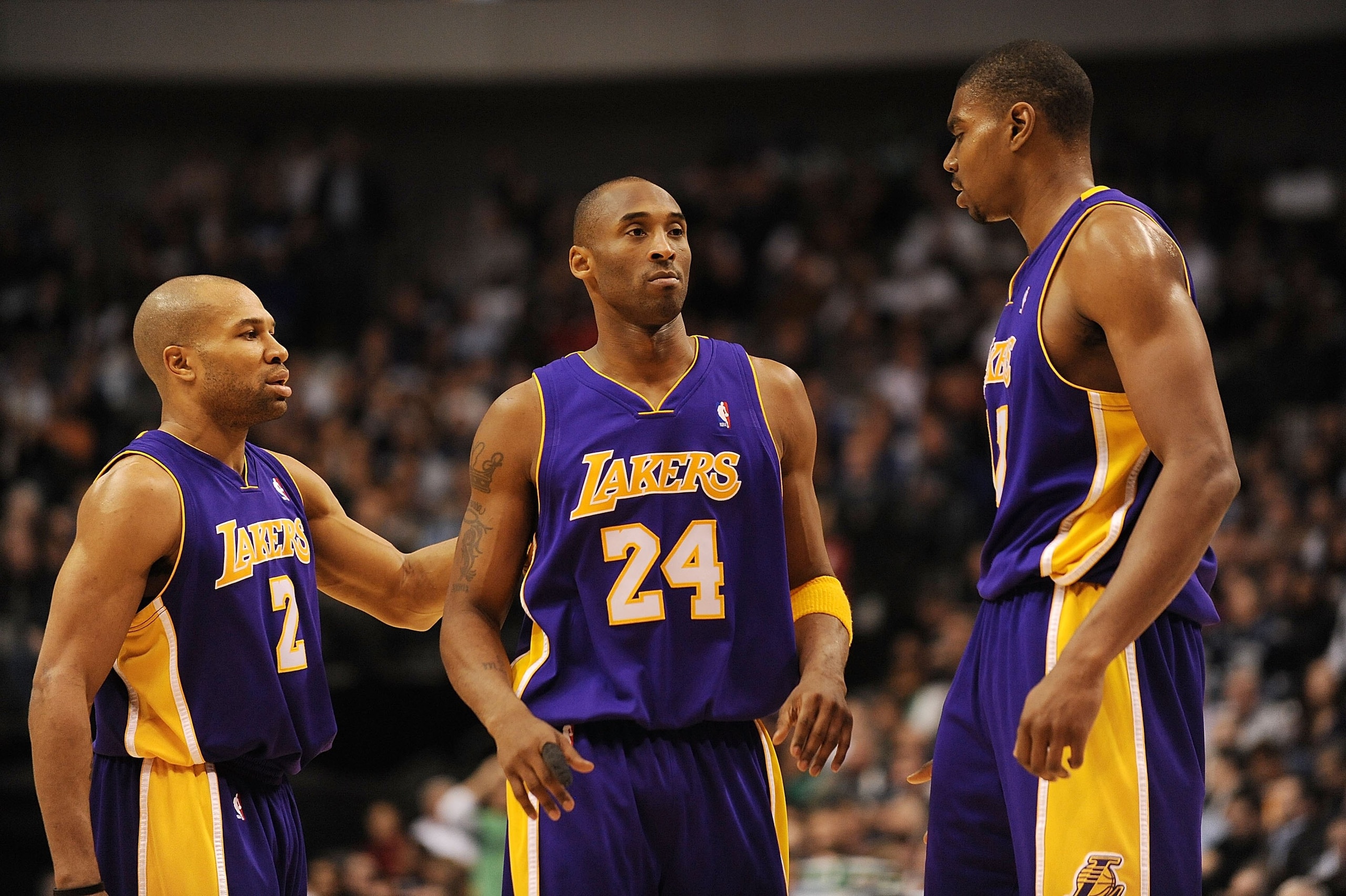 DALLAS - JANUARY 13:  Derek Fisher #1, Kobe Bryant #24 and Andrew Bynum #17 of the Los Angeles Lakers on January 13, 2010 at American Airlines Center in Dallas, Texas.  NOTE TO USER: User expressly acknowledges and agrees that, by downloading and/or using