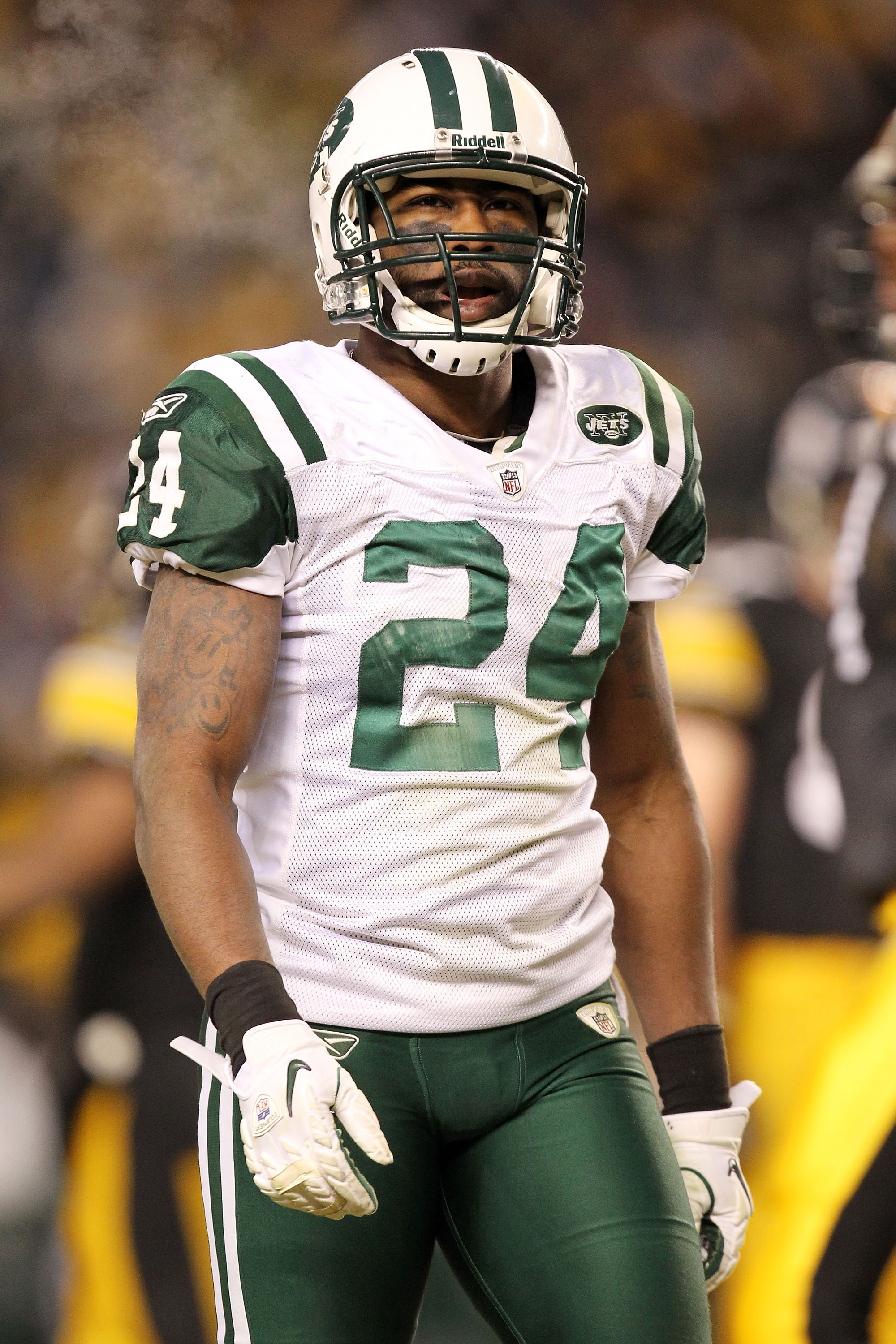 PITTSBURGH, PA - JANUARY 23:  Darrelle Revis #24 of the New York Jets reacts during their 19 to 24 loss to the Pittsburgh Steelers in the 2011 AFC Championship game at Heinz Field on January 23, 2011 in Pittsburgh, Pennsylvania.  (Photo by Ronald Martinez