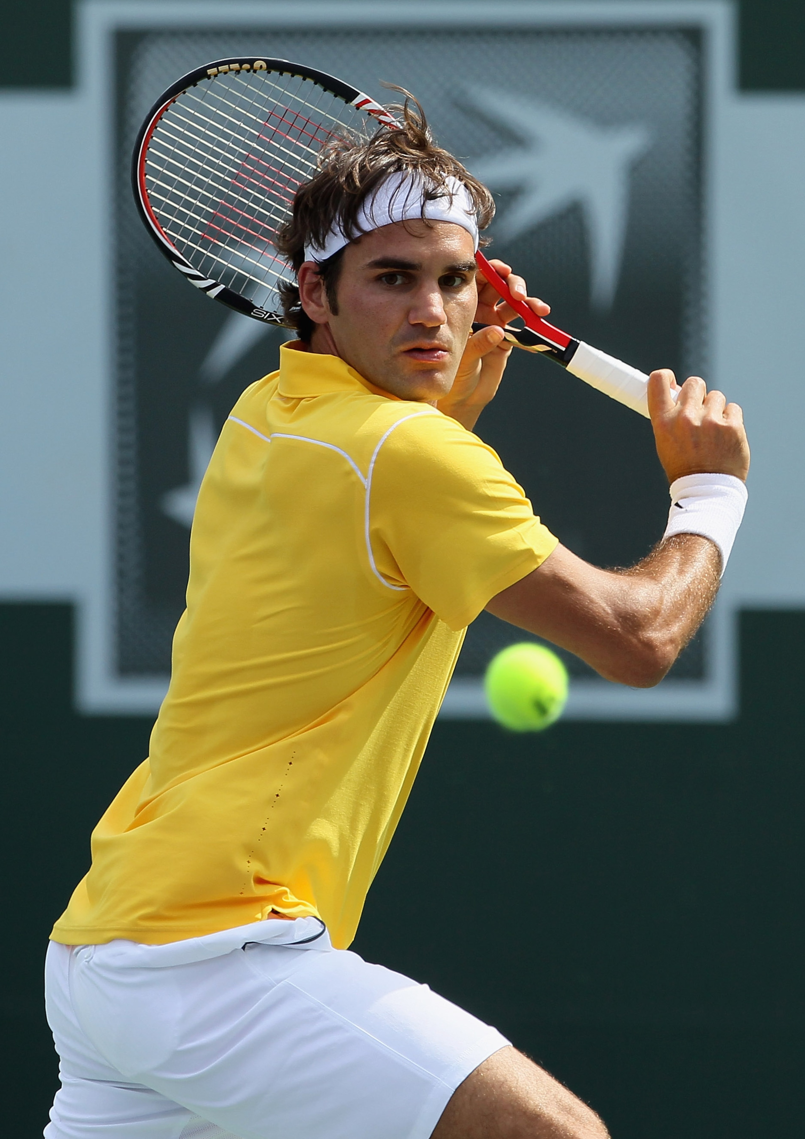 INDIAN WELLS, CA - MARCH 19:  Roger Federer of Switzerland returns a backhand to Novak Djokovic of Serbia during the semifinals of the BNP Paribas Open at the Indian Wells Tennis Garden on March 19, 2011 in Indian Wells, California.  (Photo by Jeff Gross/