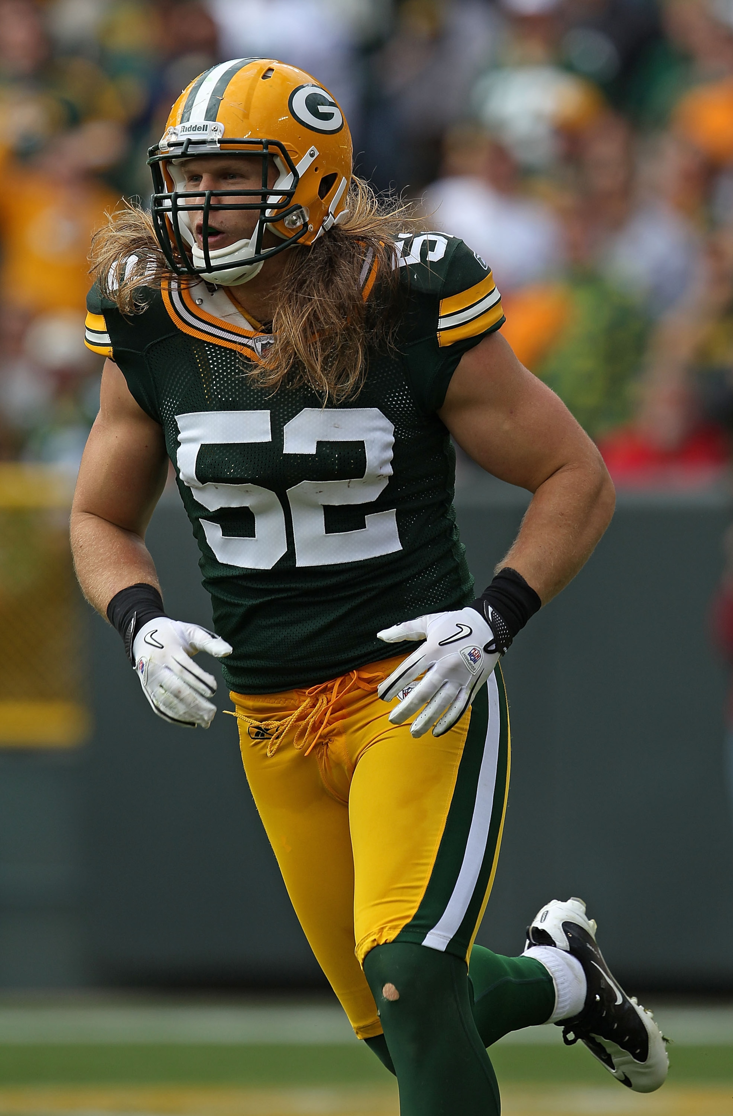 GREEN BAY, WI - SEPTEMBER 19: Clay Matthews #52 of the Green Bay Packers chases down a Buffalo Bills runner at Lambeau Field on September 19, 2010 in Green Bay, Wisconsin. The Packers defeated the Bills 34-7. (Photo by Jonathan Daniel/Getty Images)