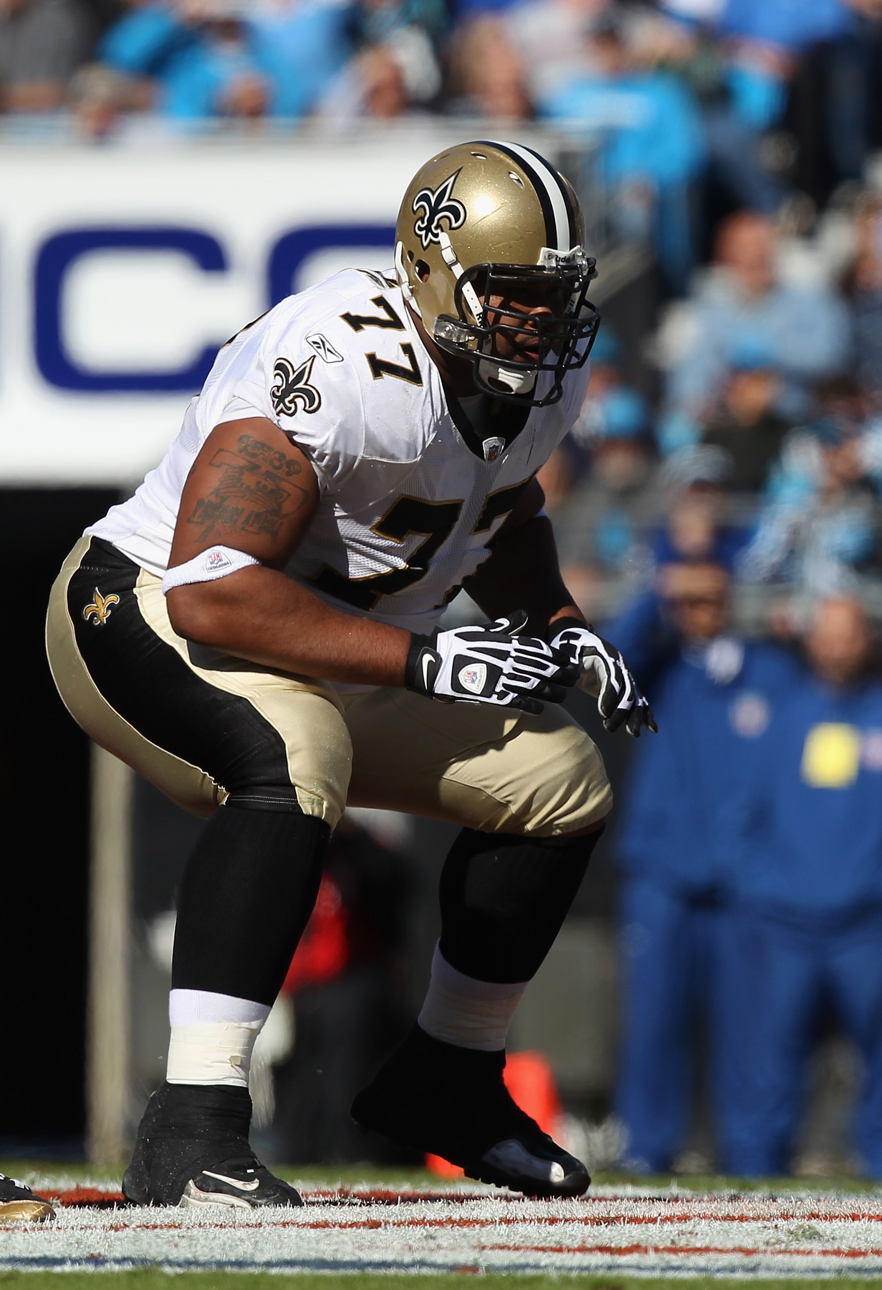 Carolina Panthers defensive end Julius peppers (90) waits for the  Pittsburgh Steelers to come to the line during the second quarter at Bank  of America Stadium December 17, 2006 in Charlotte, NC. (